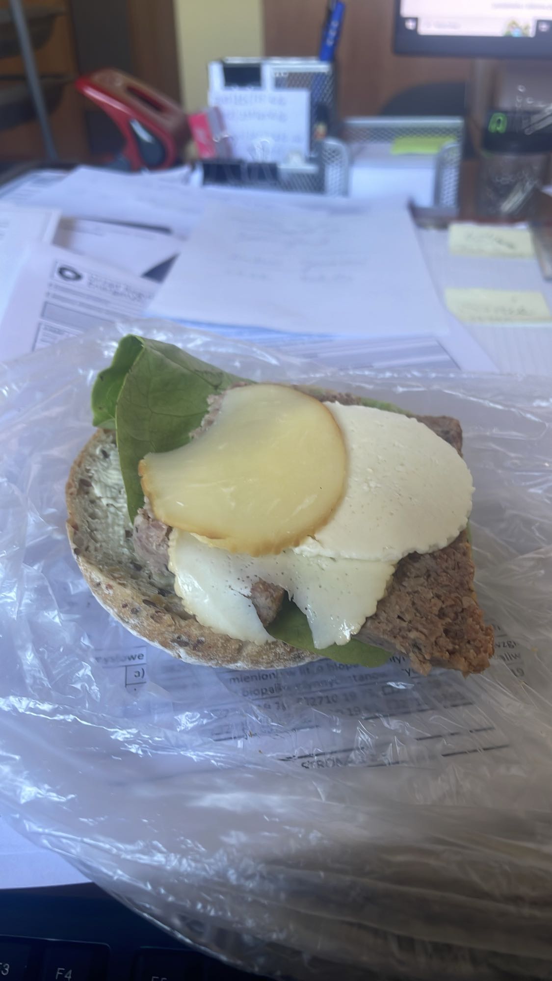 Kanapka z serem i pasztetem