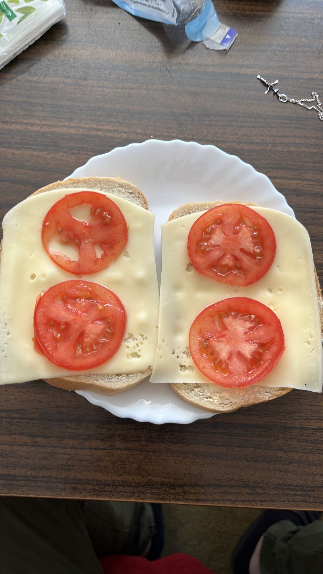 Kanapki z serem i pomidorem