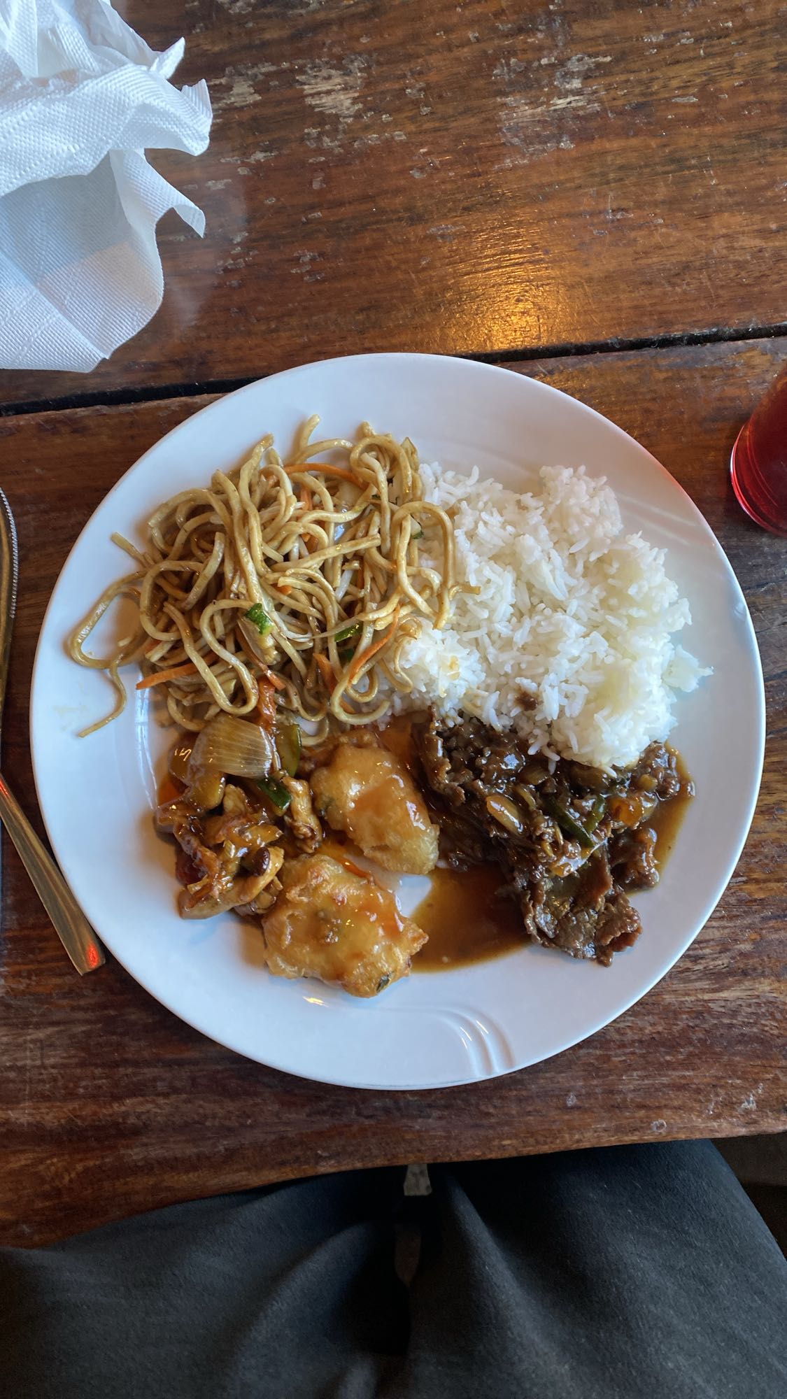 Asiatisk buffétallrik