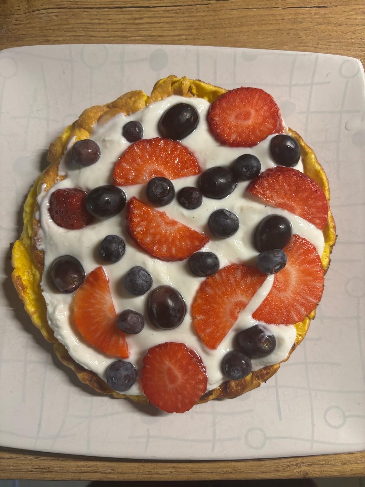 Omlet proteinowy z owocami