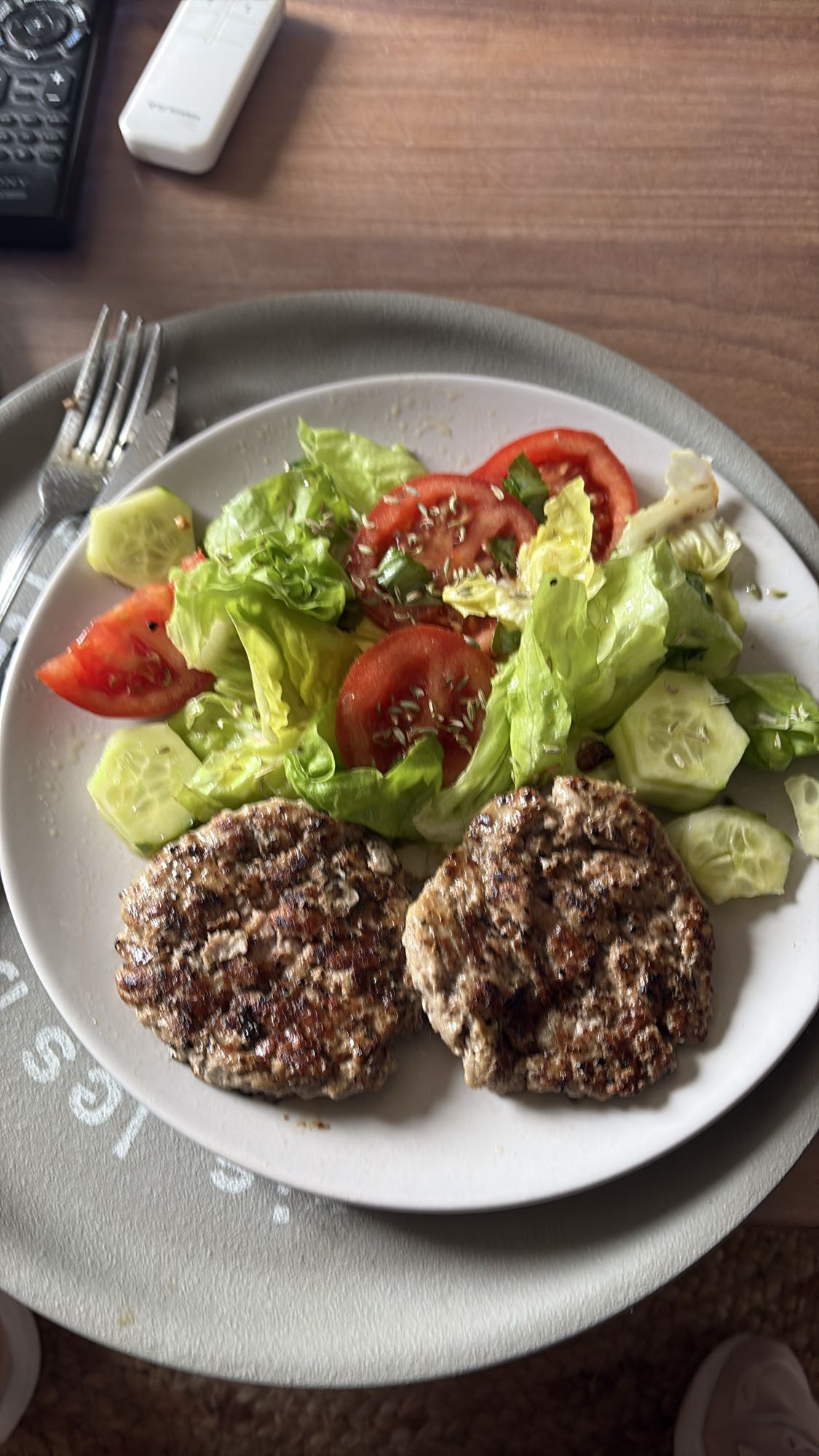 Salade et steaks hachés