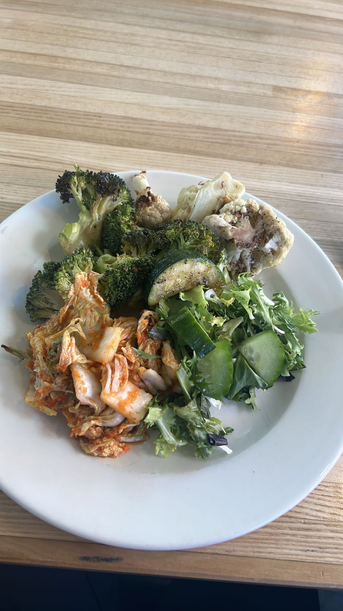 Grönsaks- och kimchimåltid