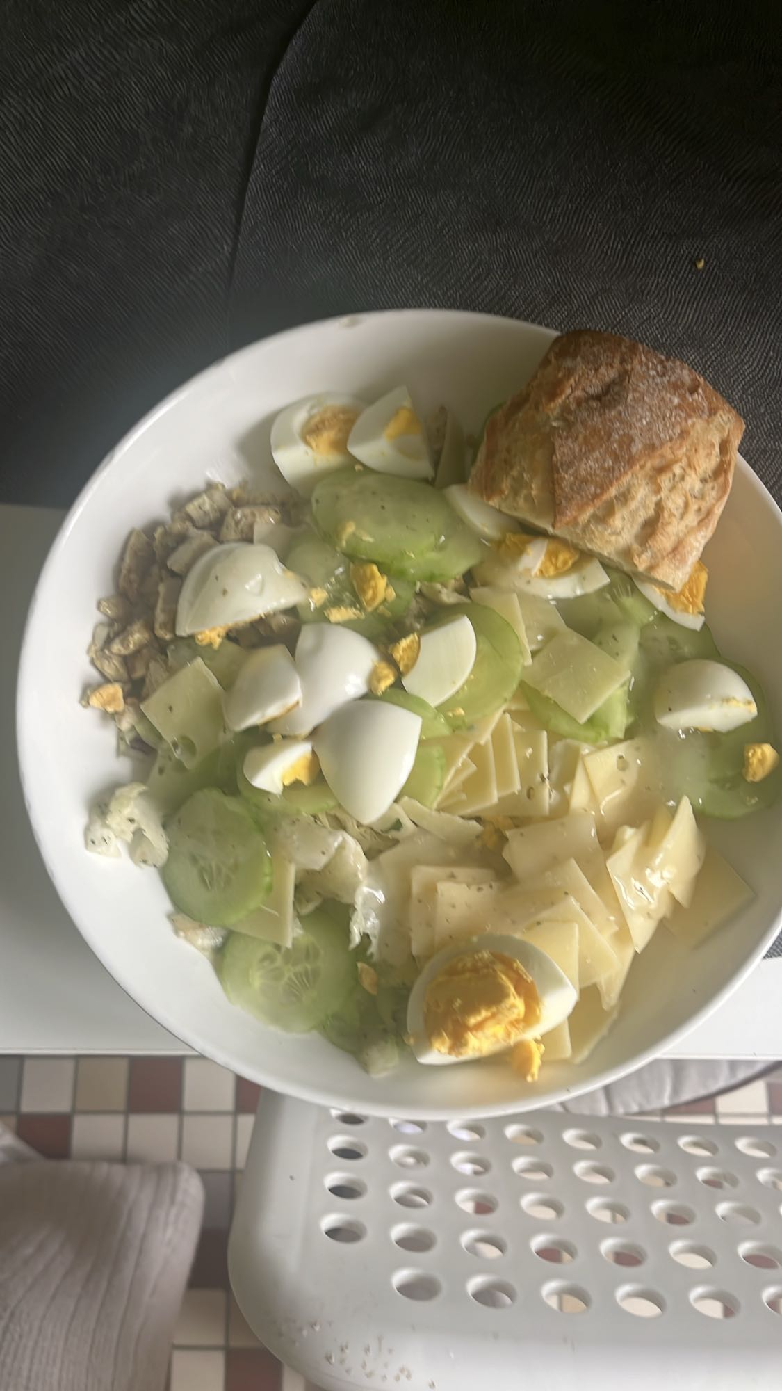 Salade aux œufs et fromage