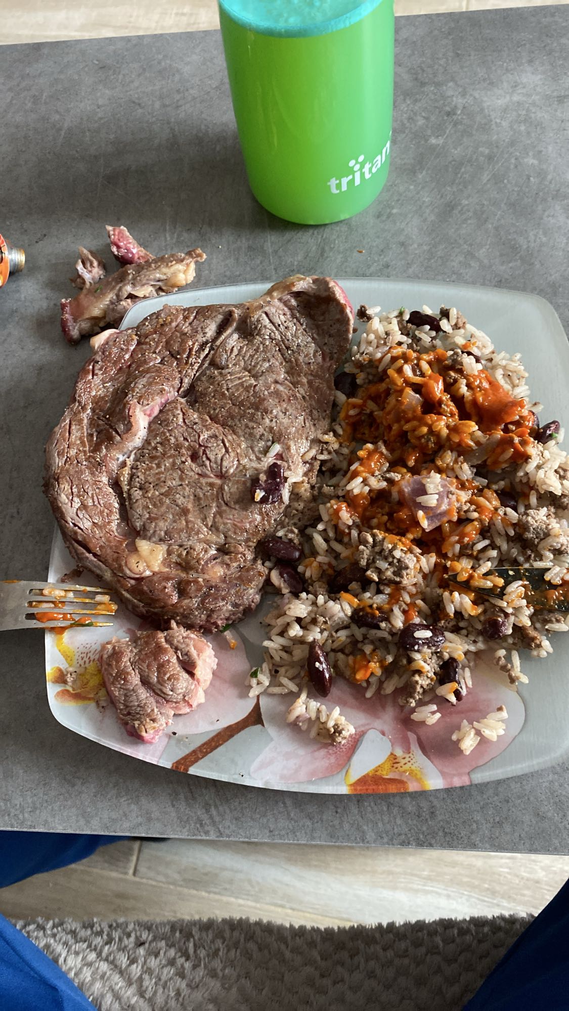 Steak avec riz et haricots