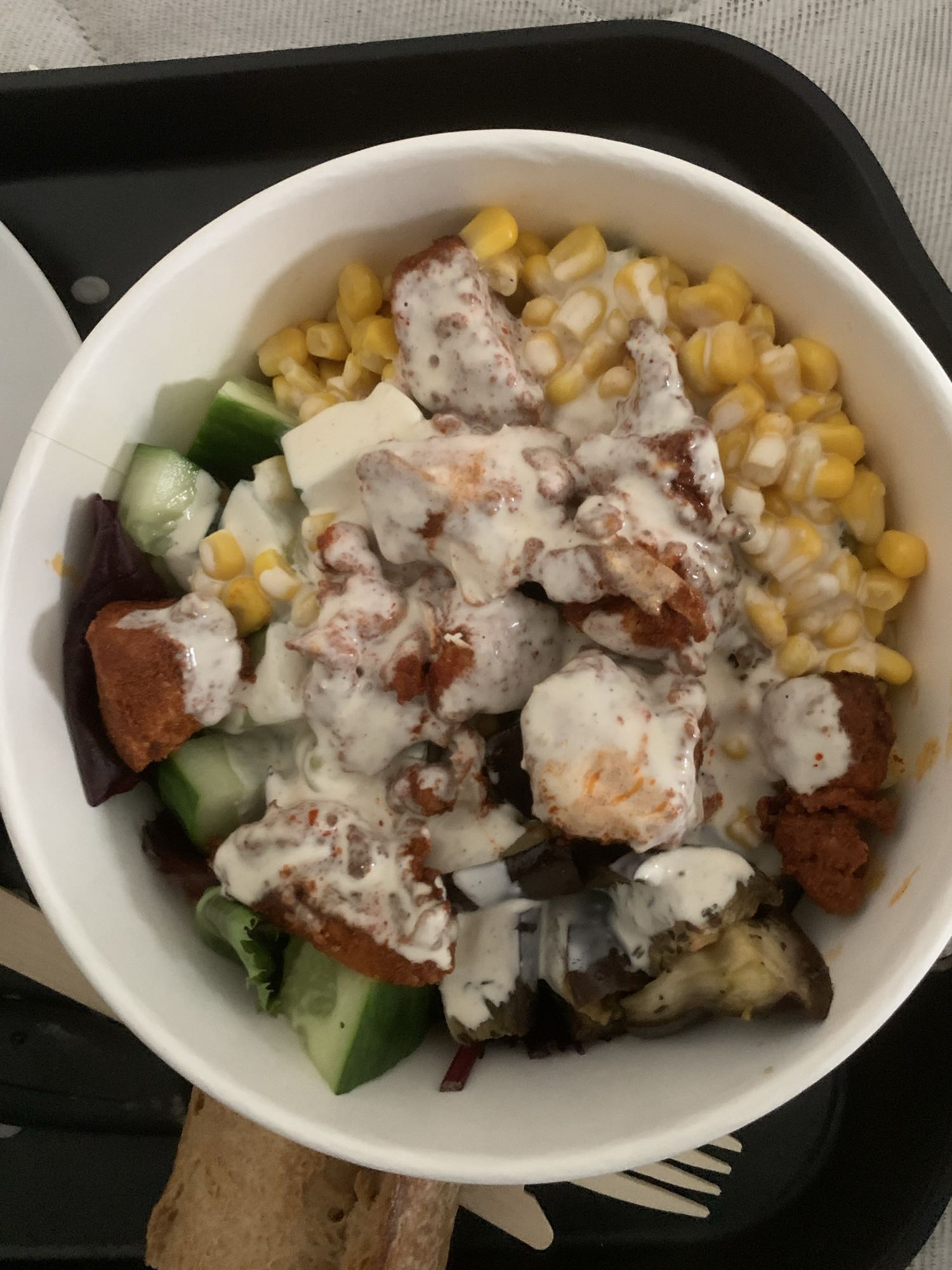 Bol de falafels et légumes