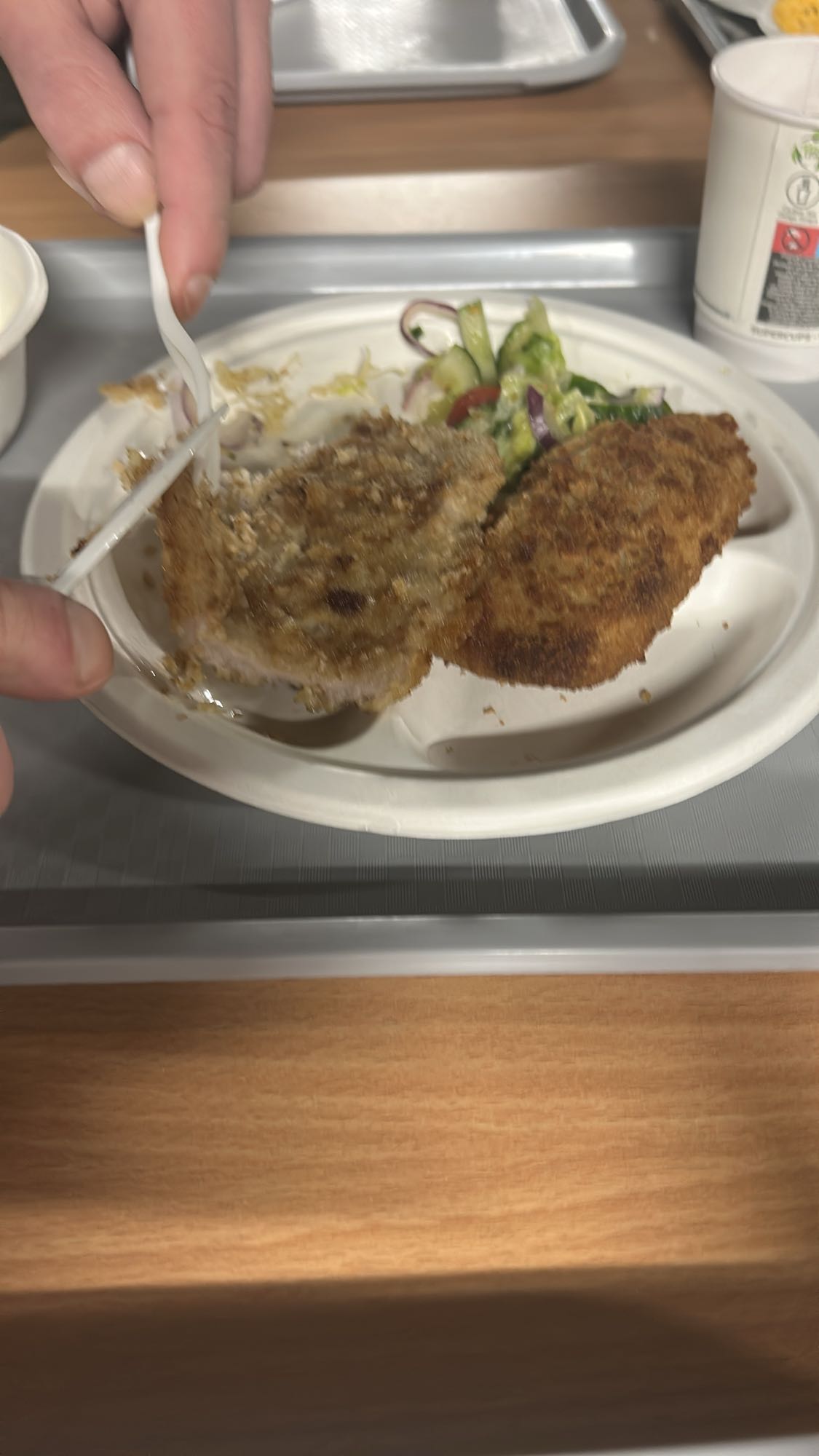 Kotlet schabowy z sałatką