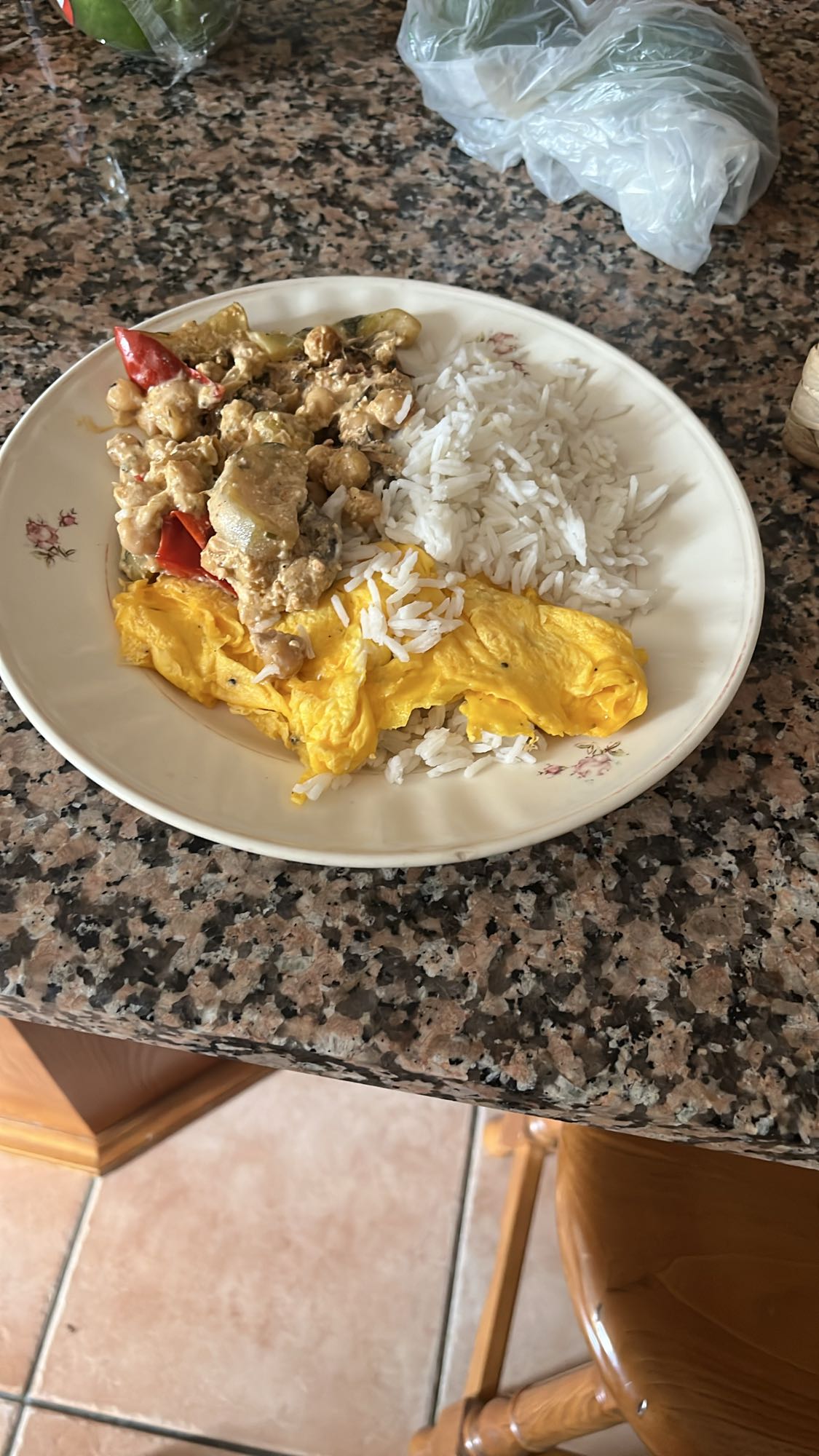 Riz avec pois chiches et œufs