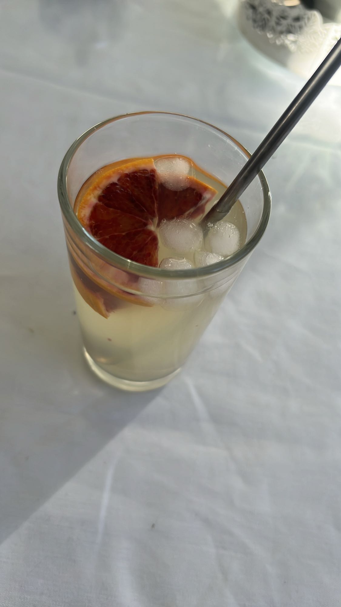 Citrondryck med blodapelsin