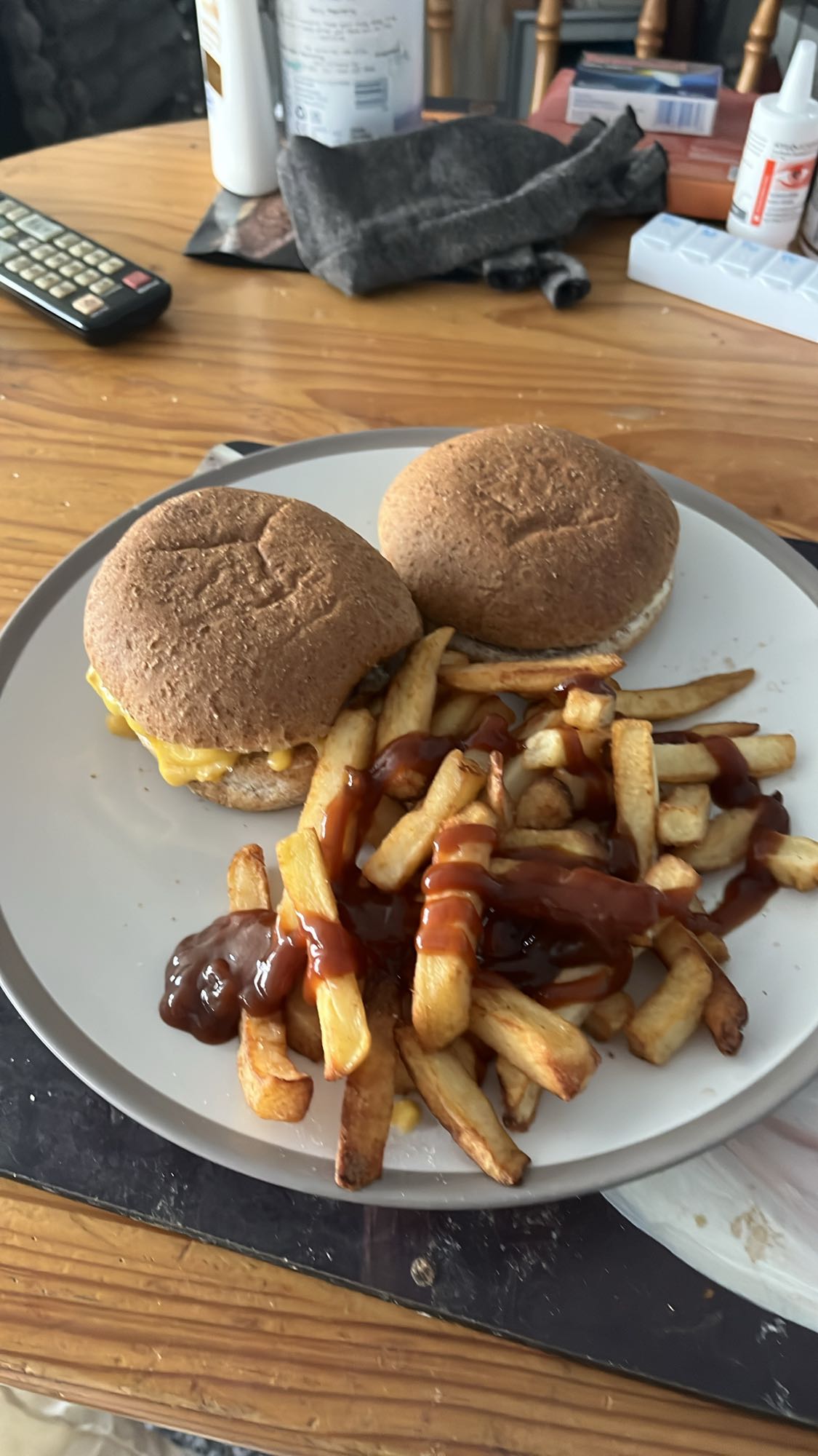 Cheeseburgers with Fries