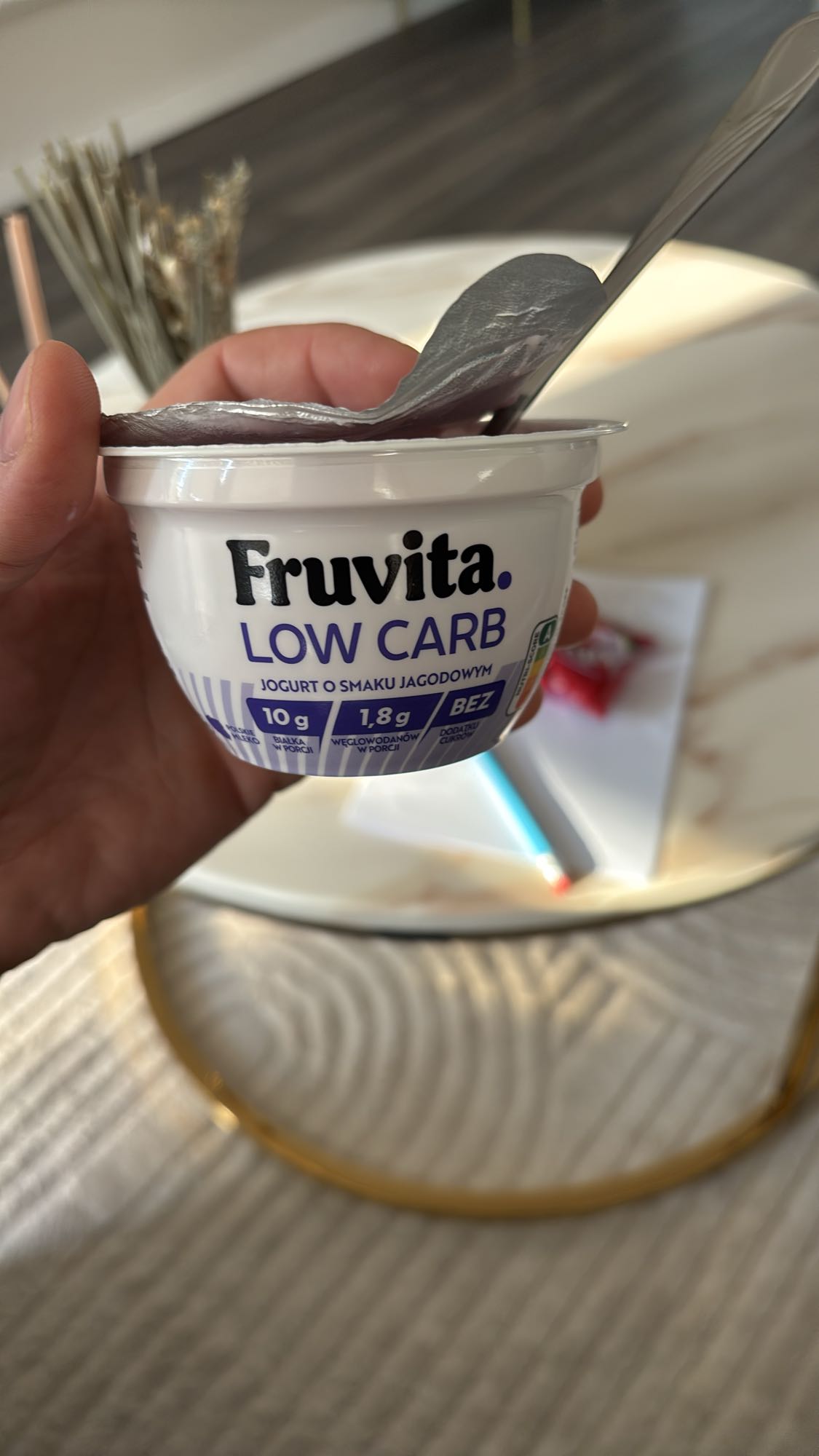 Jogurt o smaku jagodowym