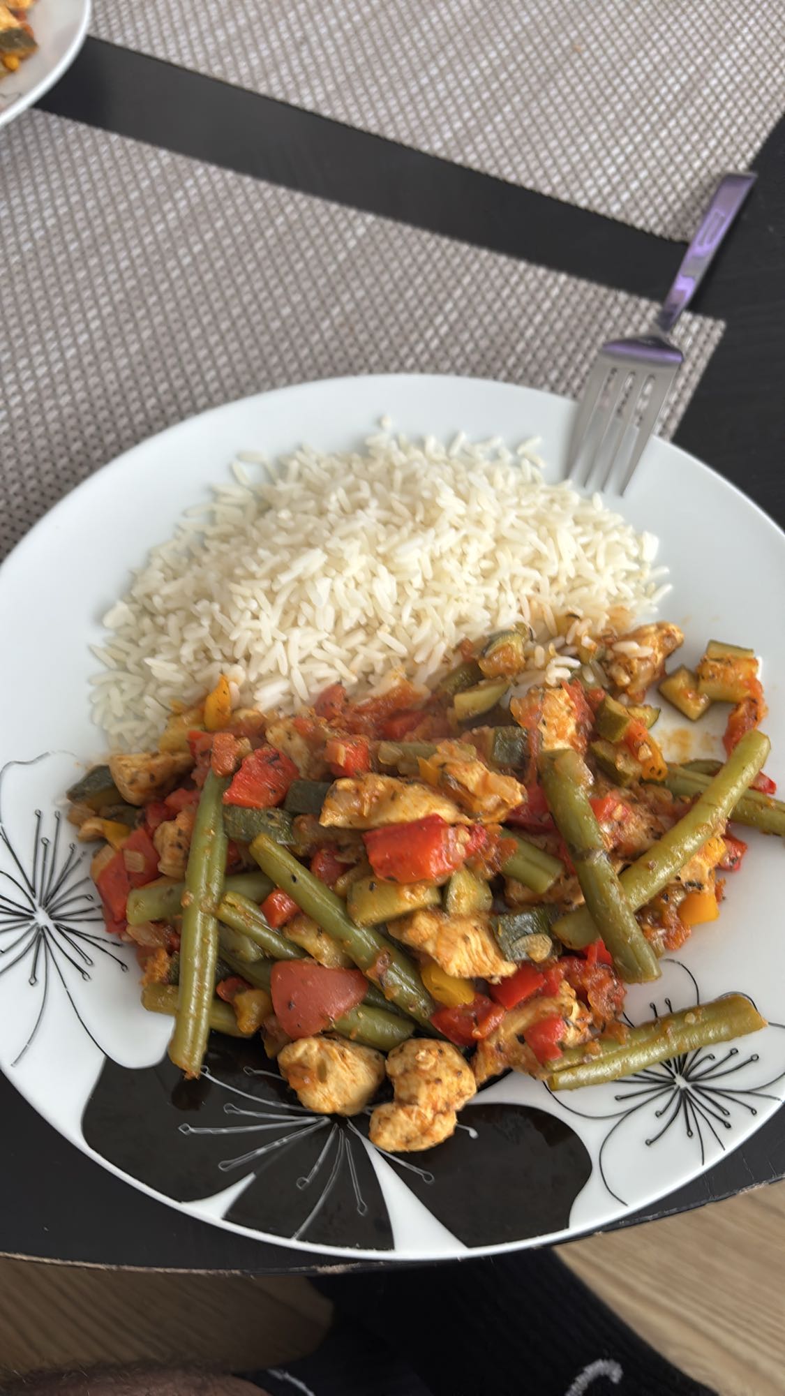 Kurczak z warzywami i ryżem