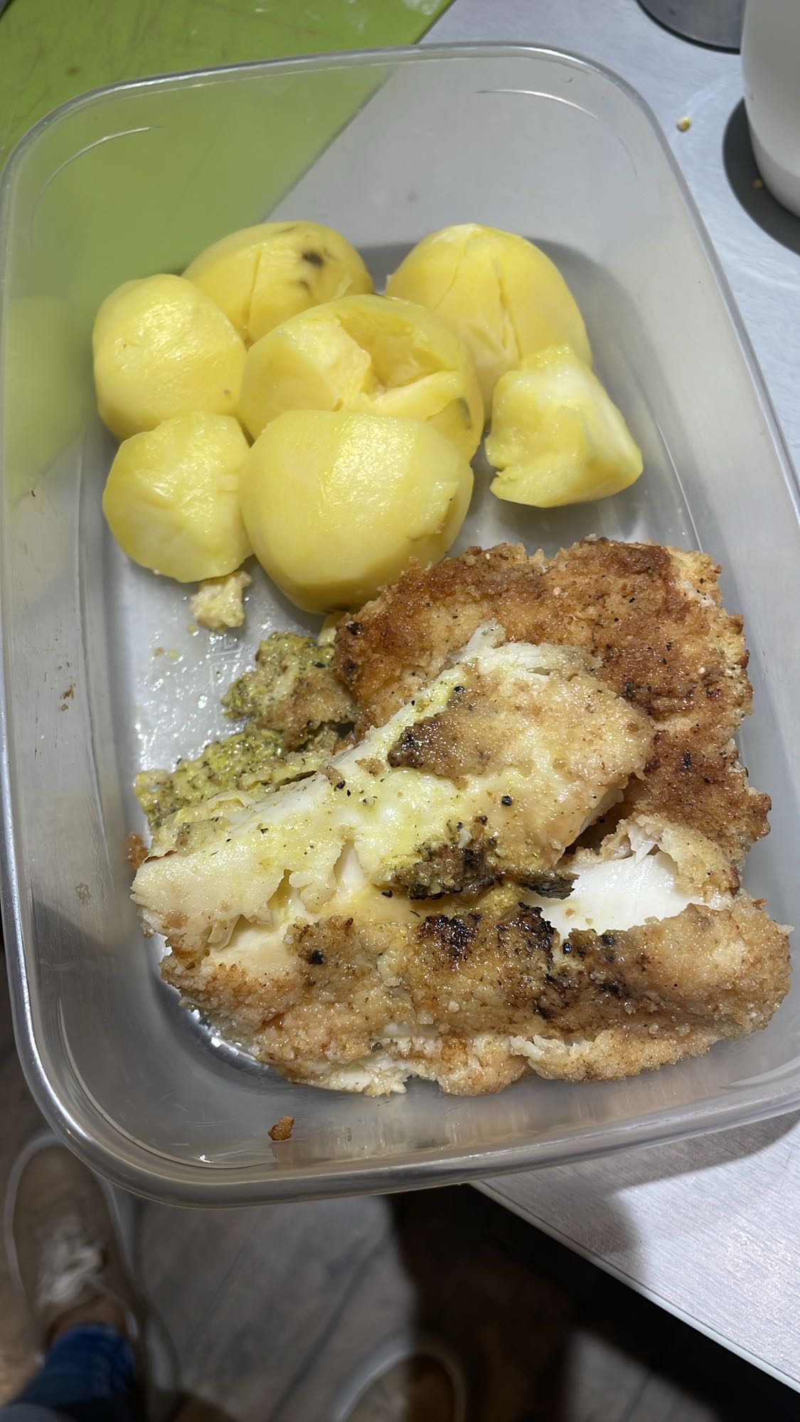 Smażona ryba z ziemniakami