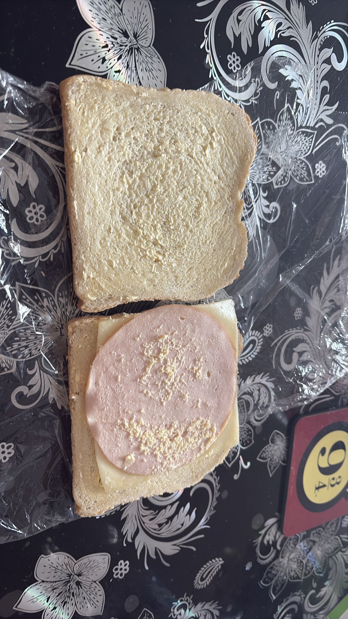 Szendvics sajttal és felvágottal