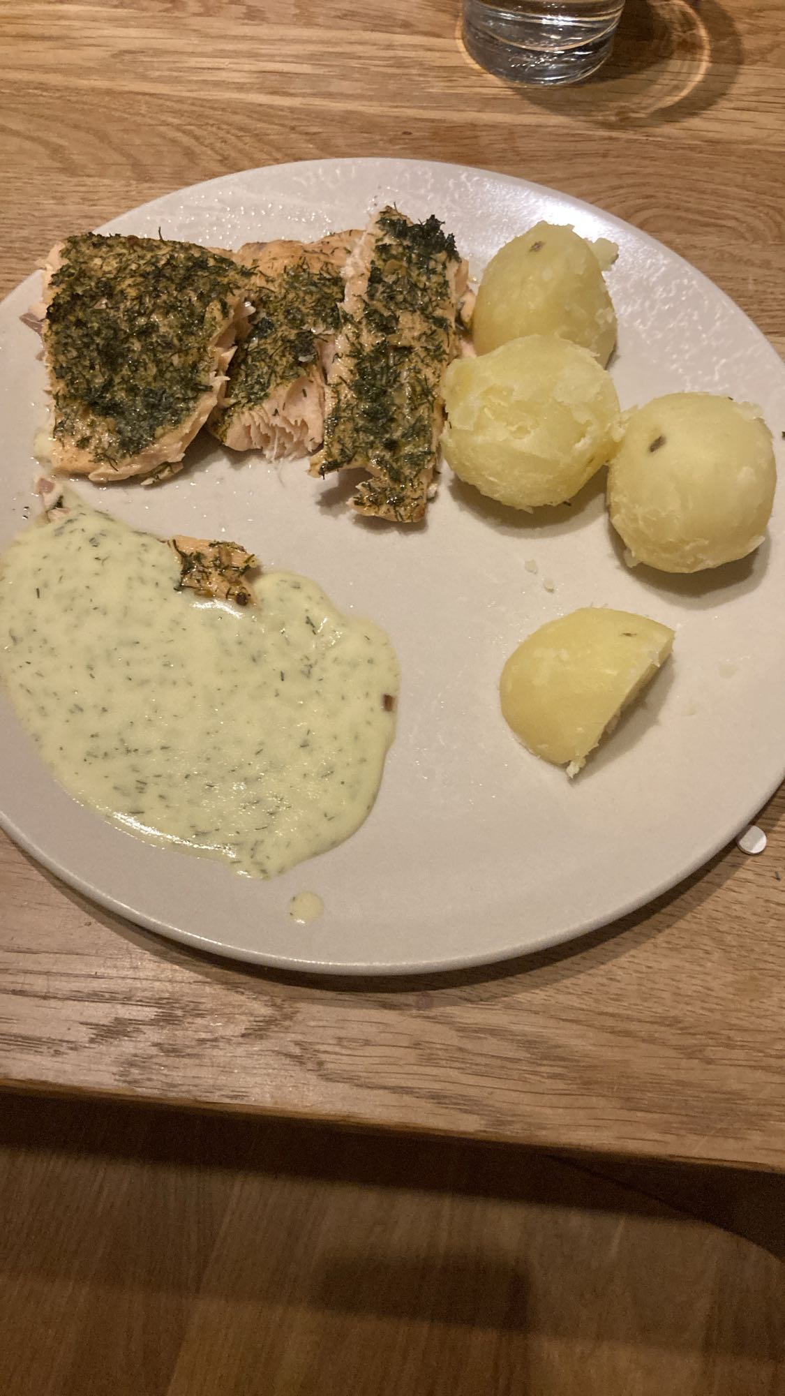 Lax med potatis och sås