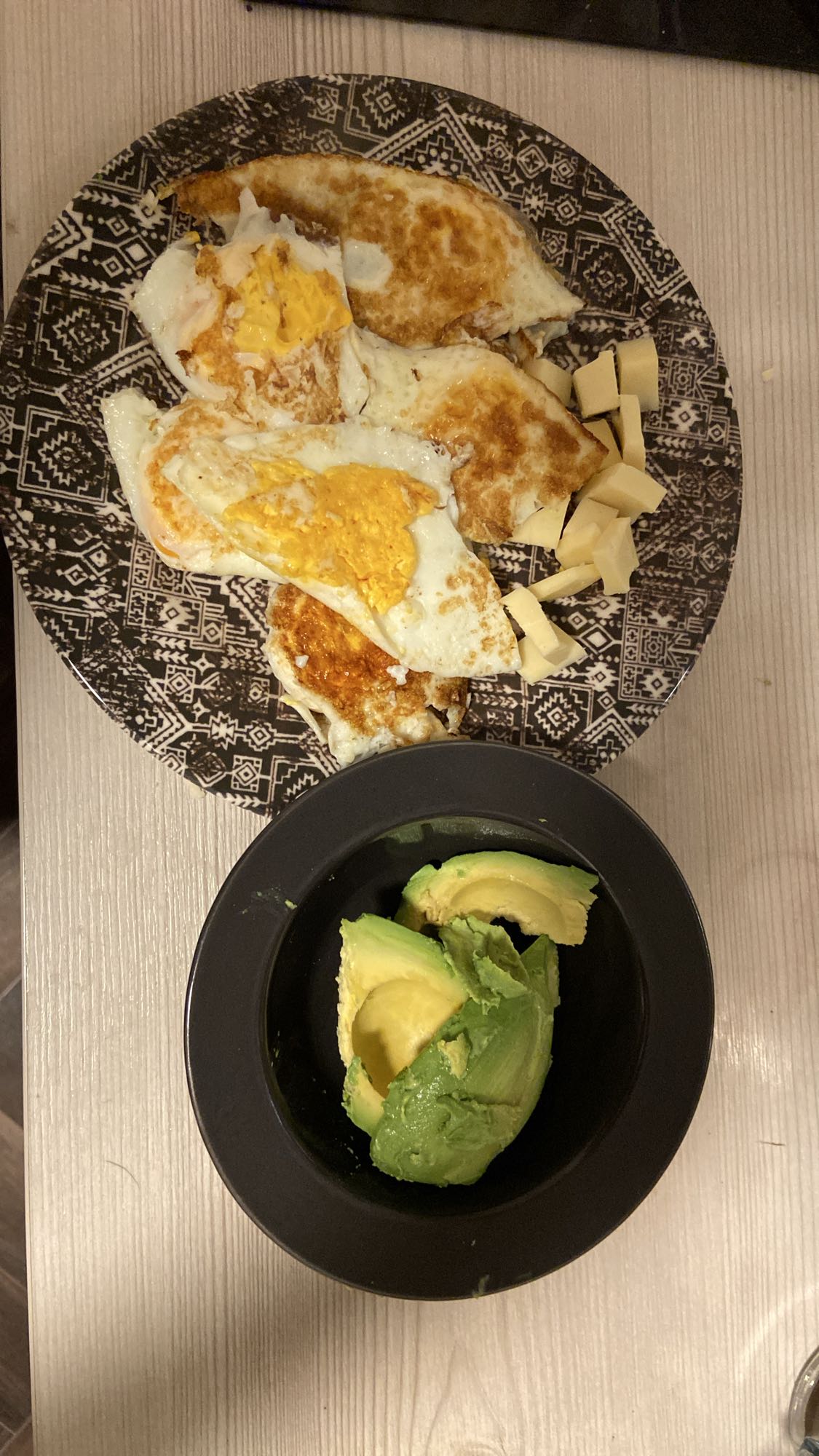Spiegeleier mit Avocado