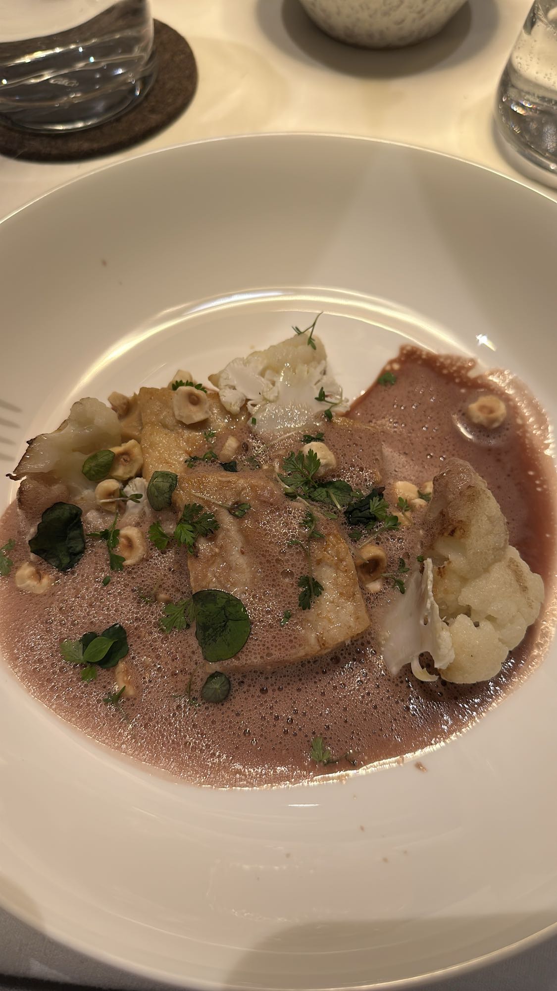 Gebratener Fisch mit Blumenkohl