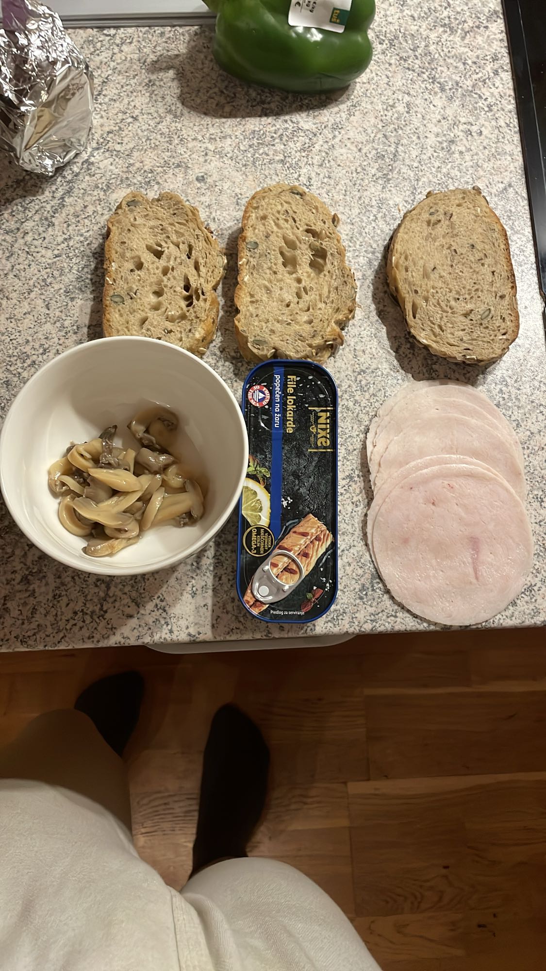 Sendvič s tuno in šunko