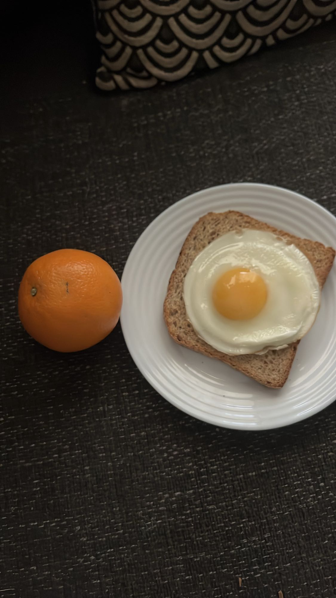 Toast à l'œuf et orange