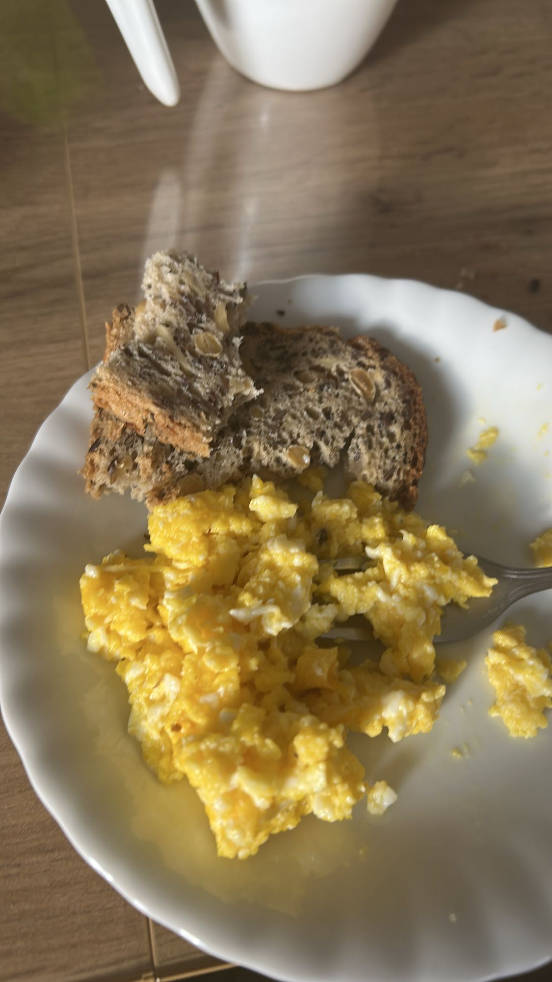 Jajecznica z chlebem