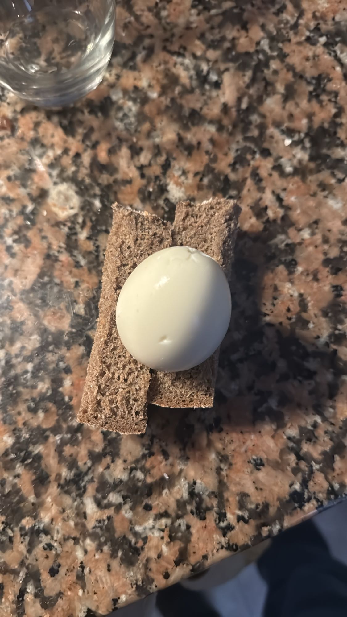 Huevo con pan integral