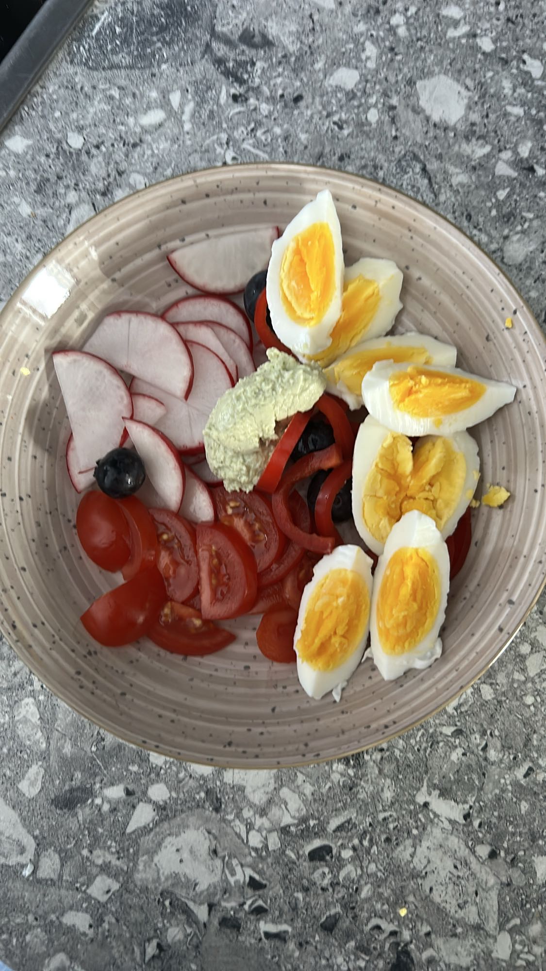 Eiersalat mit Gemüse