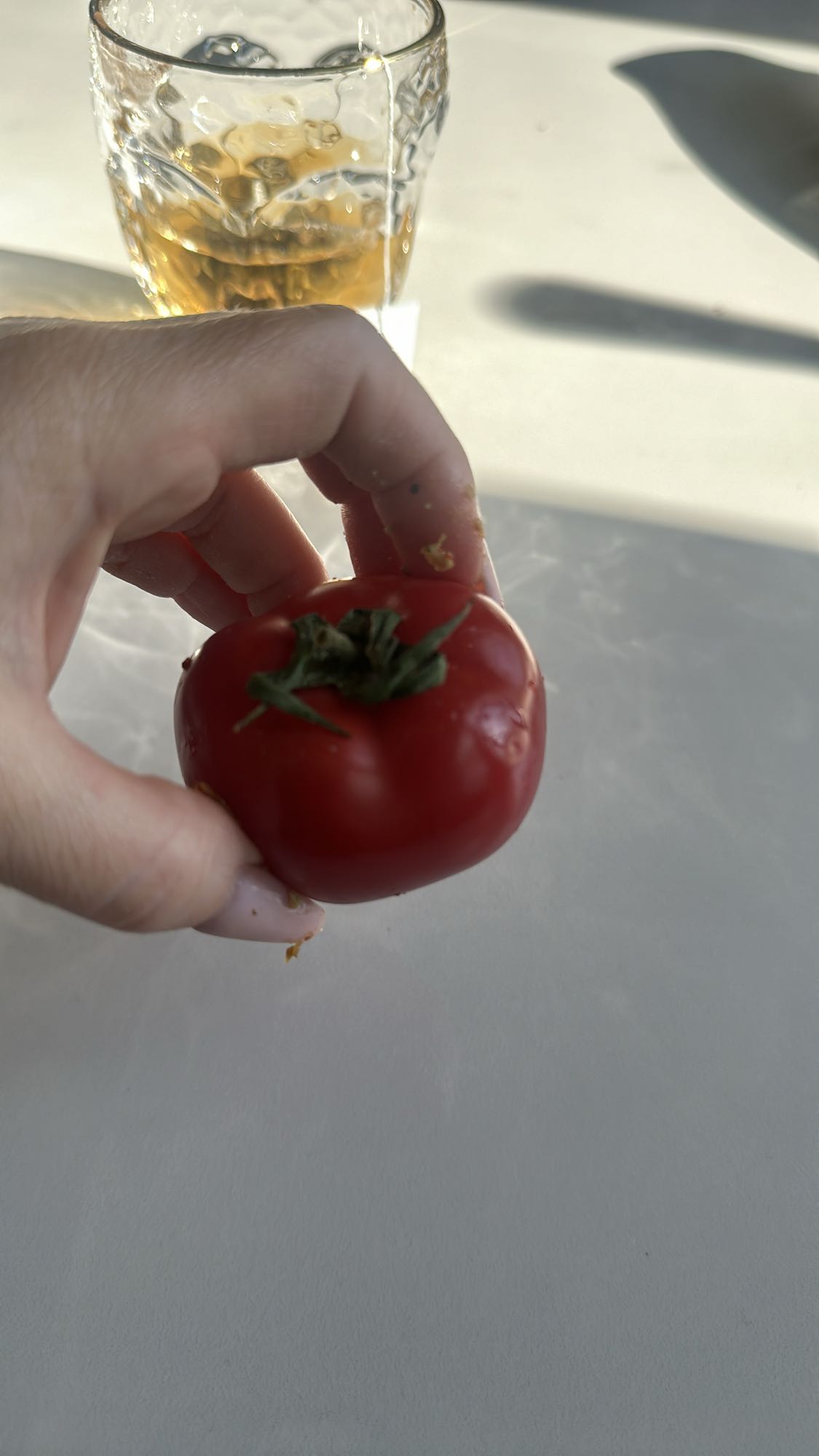 Помидор и напиток