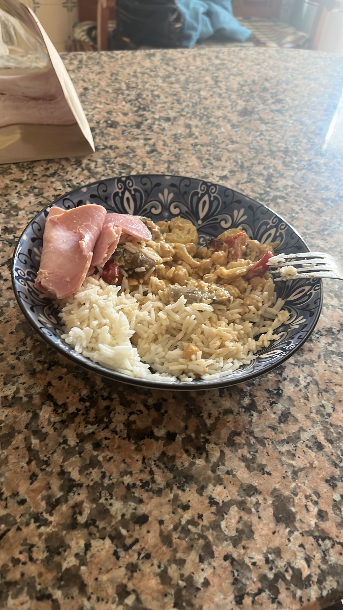 Riz avec jambon et curry