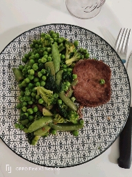 Steak végétal et légumes
