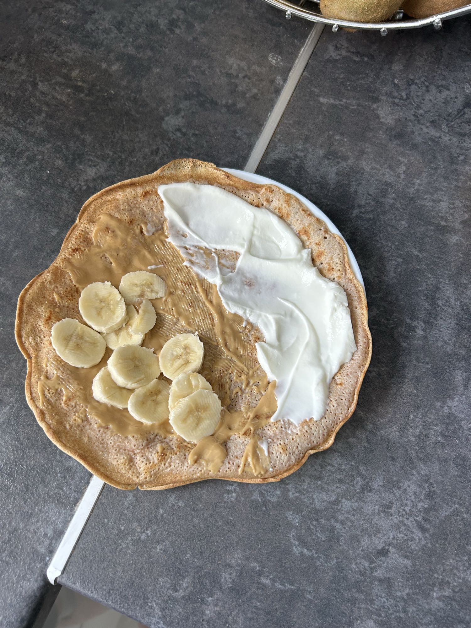 Naleśnik z masłem orzechowym