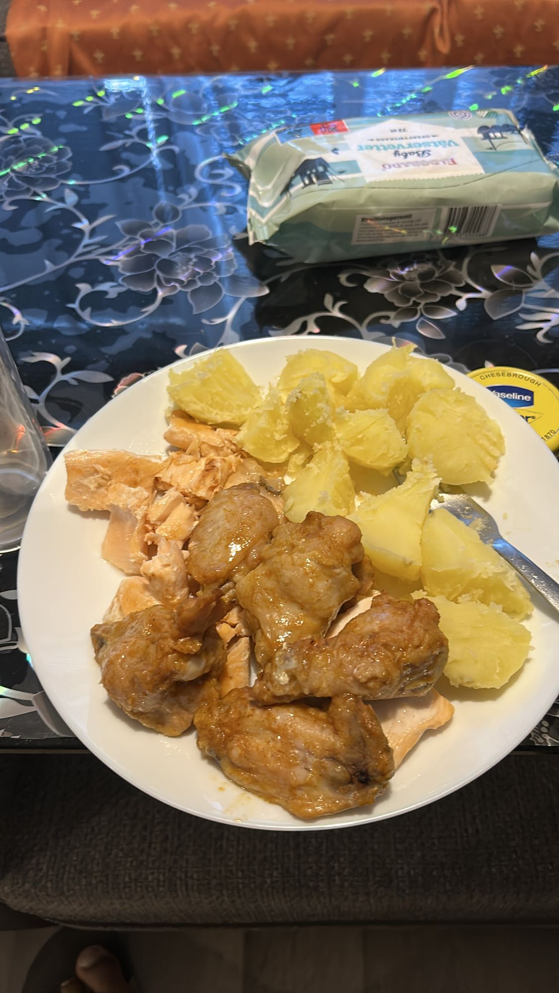 Kyckling, lax och potatis