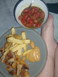 Hähnchennuggets mit Pommes