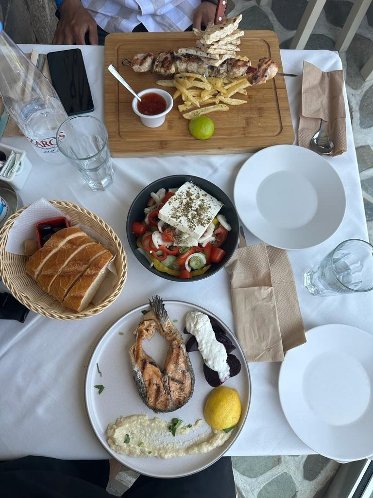 Izgara balık ve salata