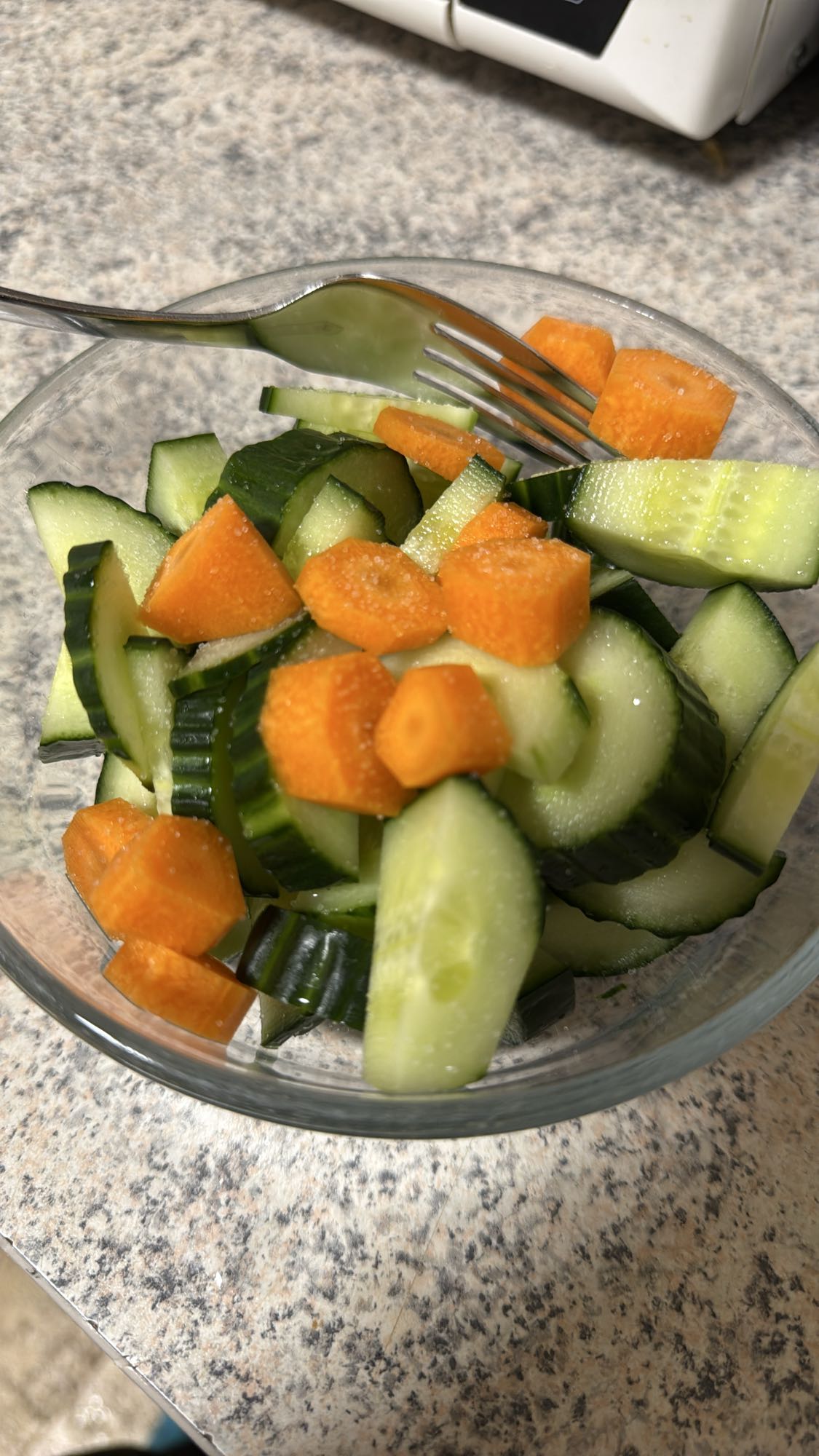 Gurkensalat mit Karotten