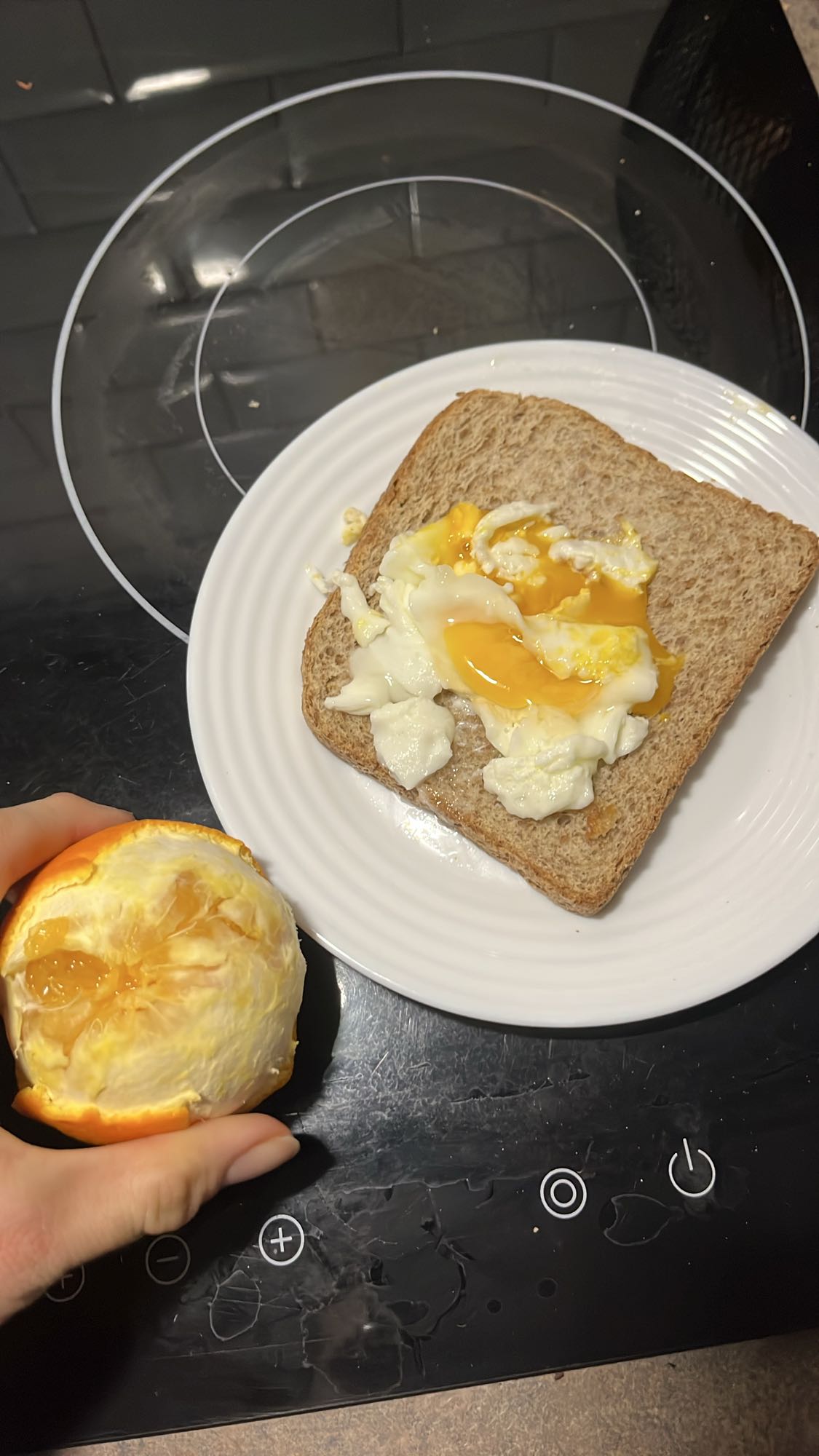 Toast aux œufs et orange