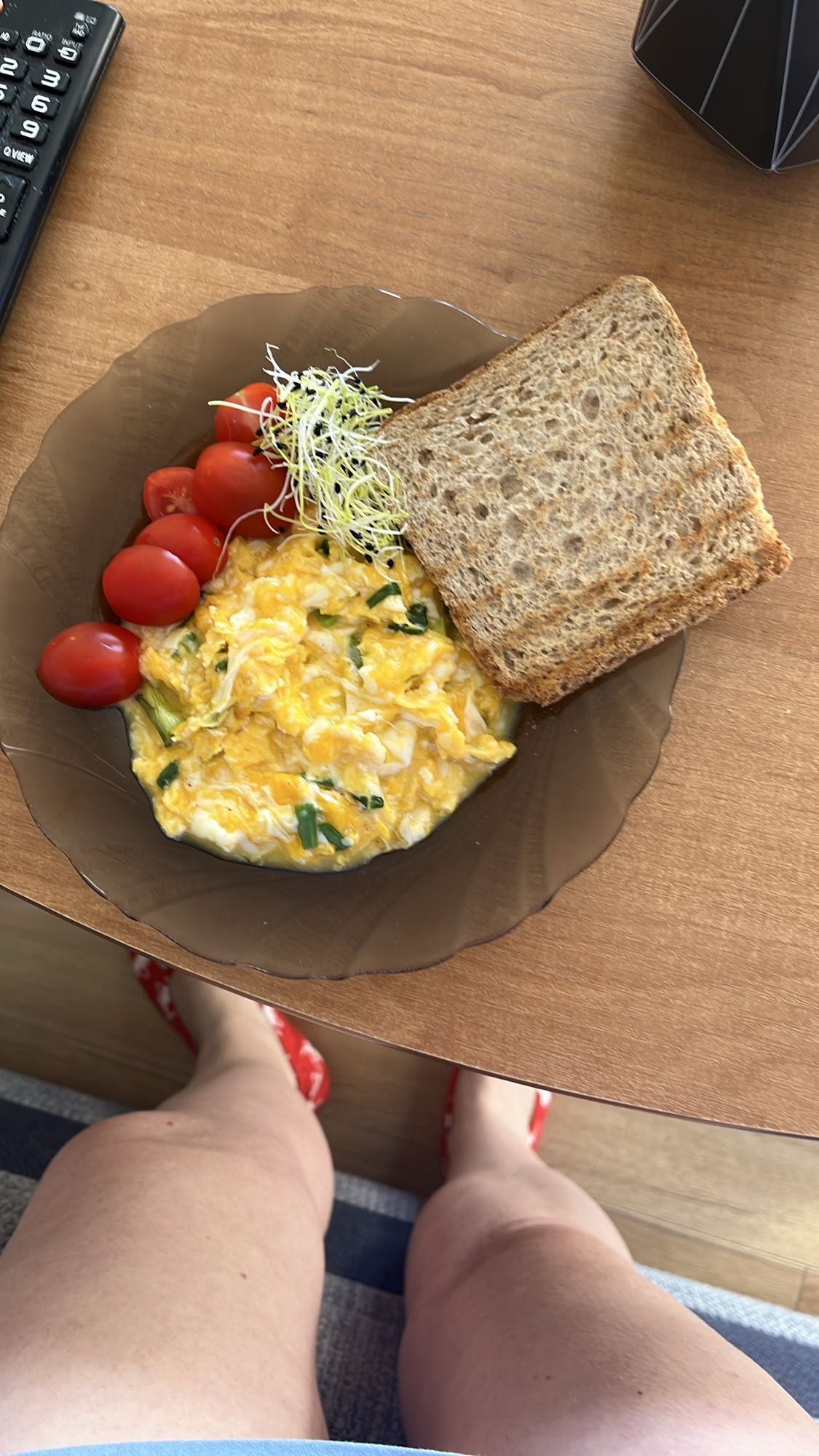 Jajecznica z tostami