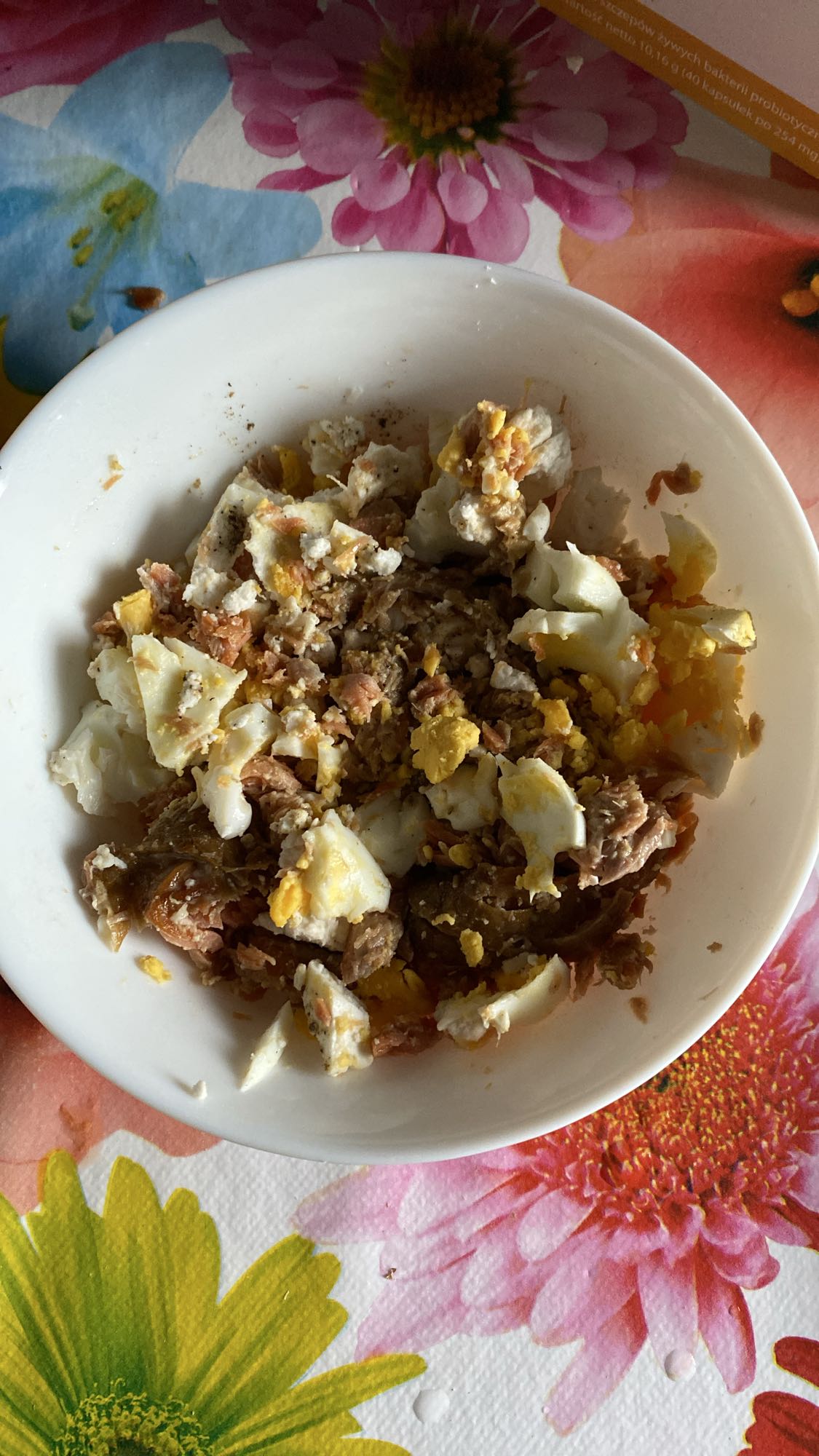 Sałatka jajeczno-tuńczykowa