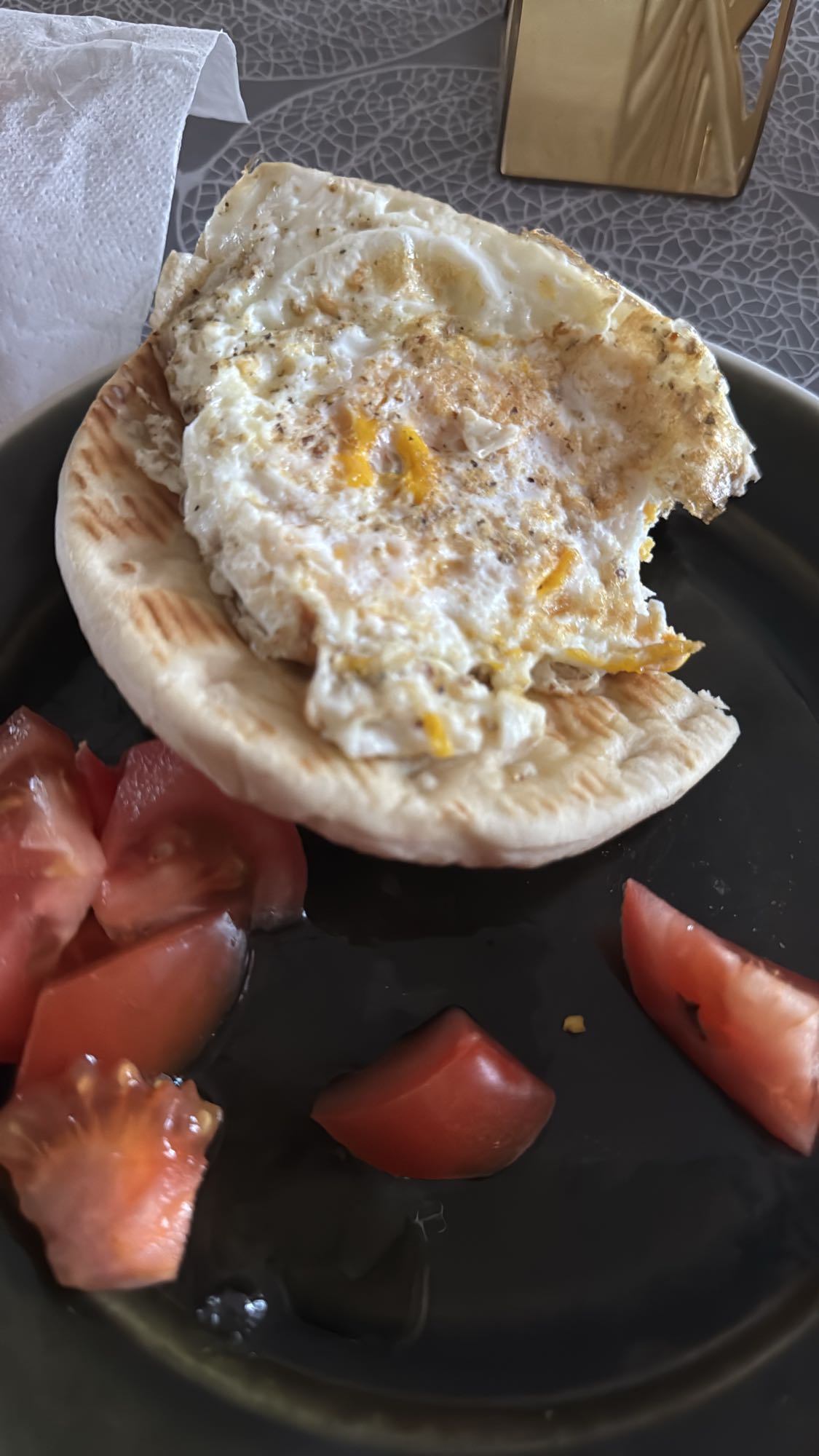 Stekt ägg med pitabröd