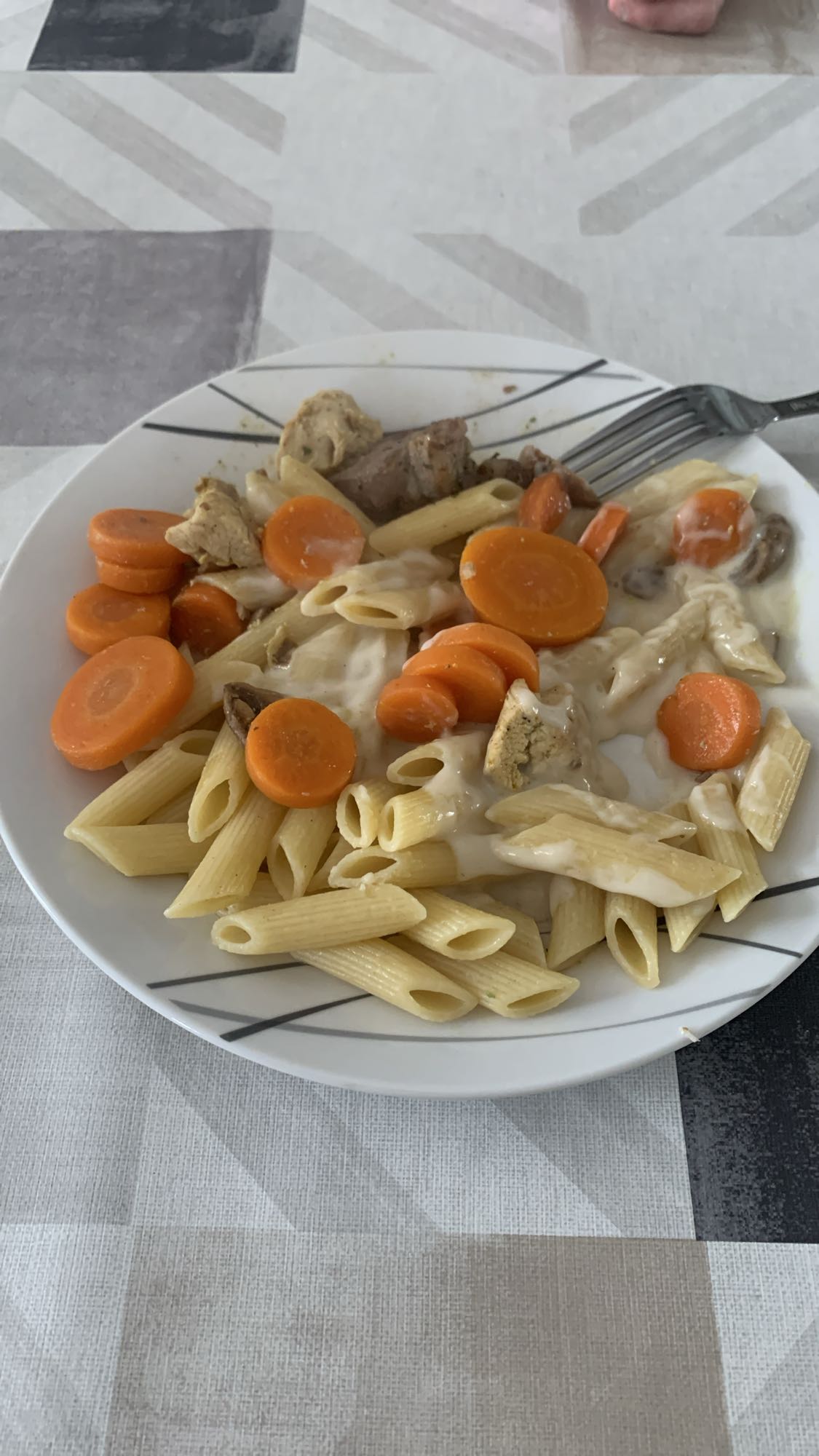 Pâtes au poulet et carottes