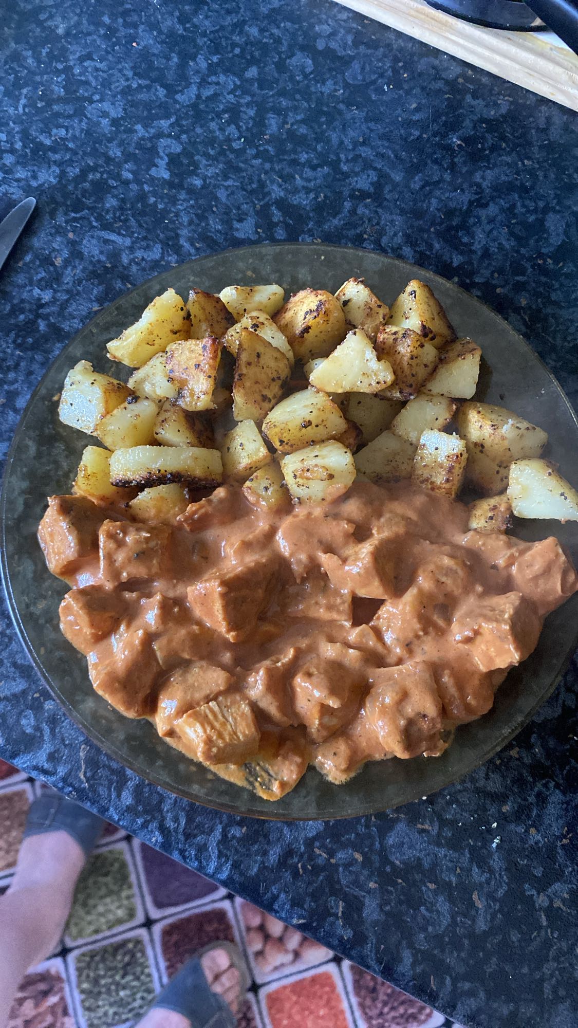 Poulet sauce tomate et pommes