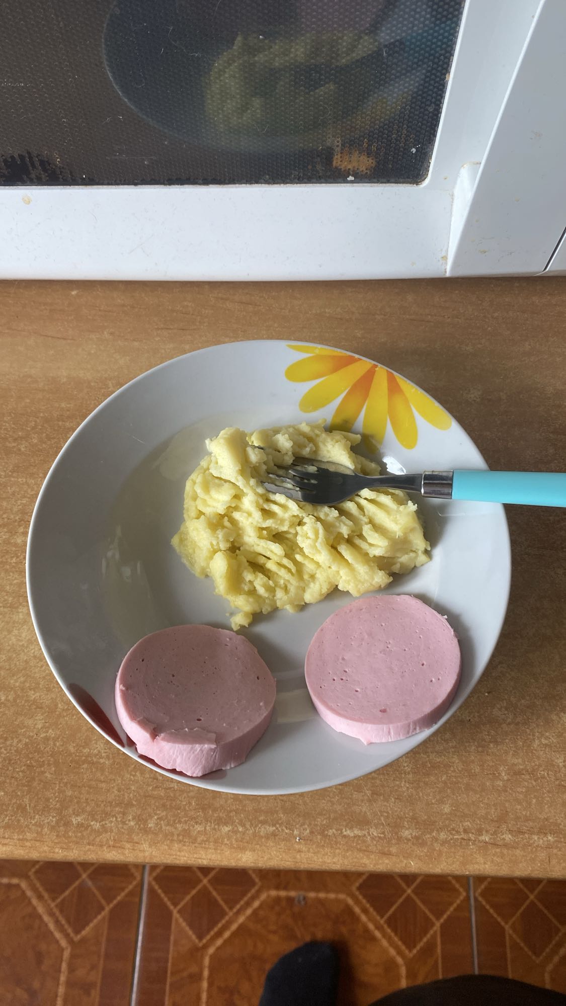 Пюре с колбасой