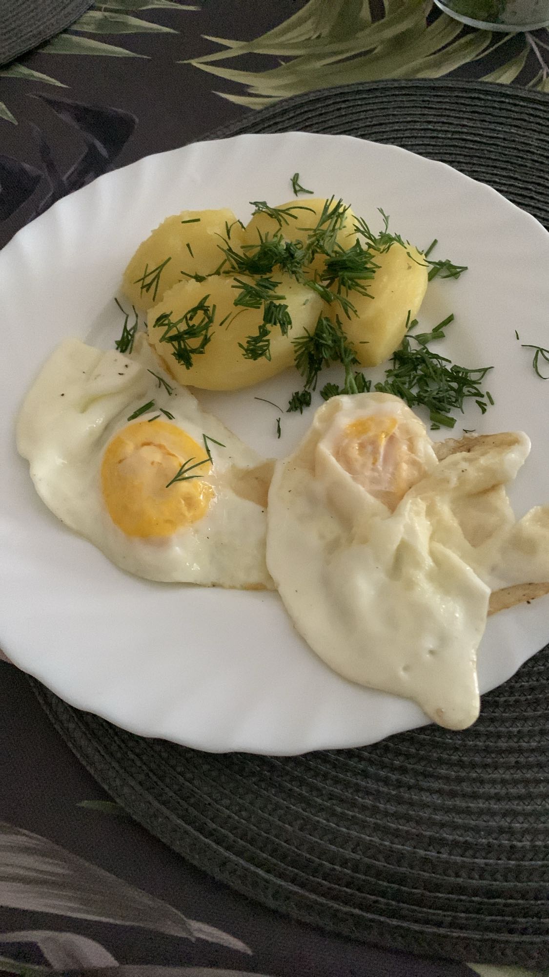 Jajka sadzone z ziemniakami