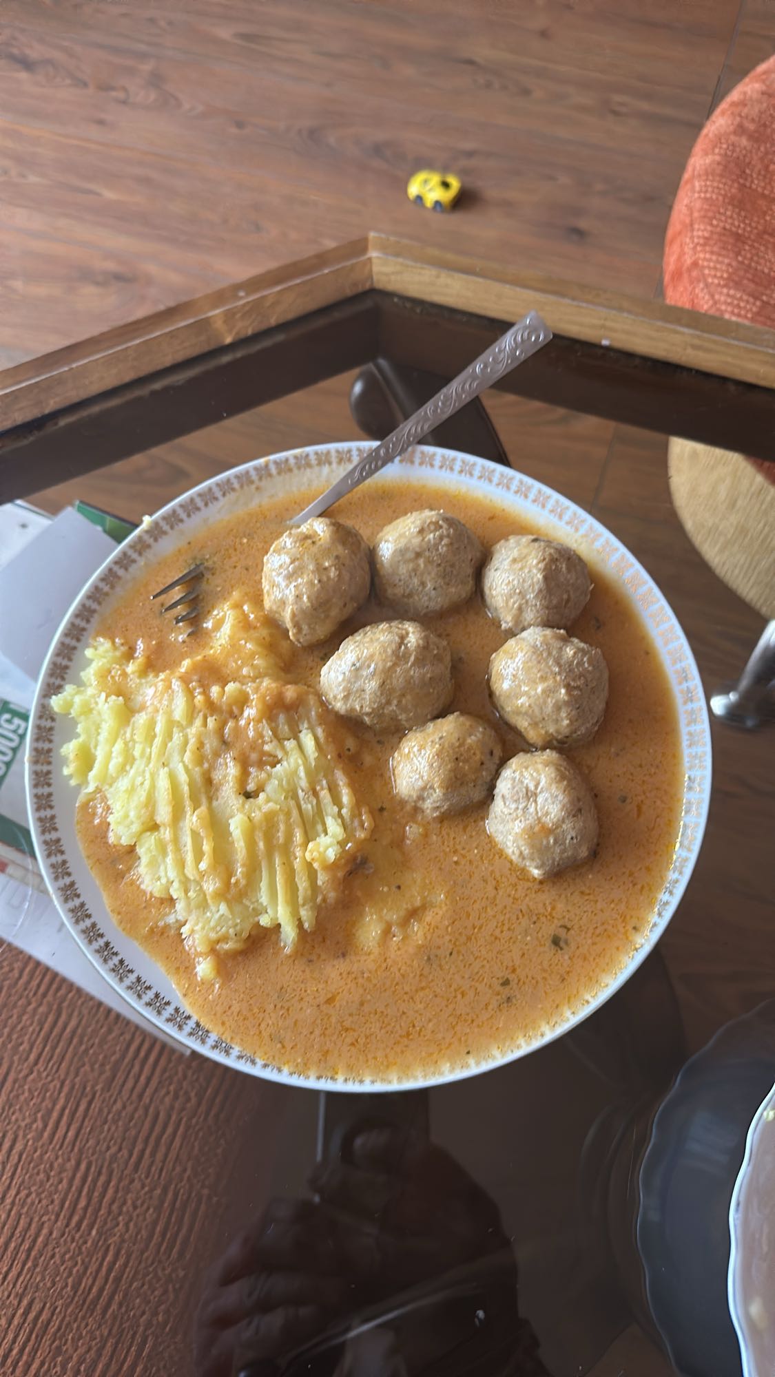 Klopsiki w sosie z ziemniakami