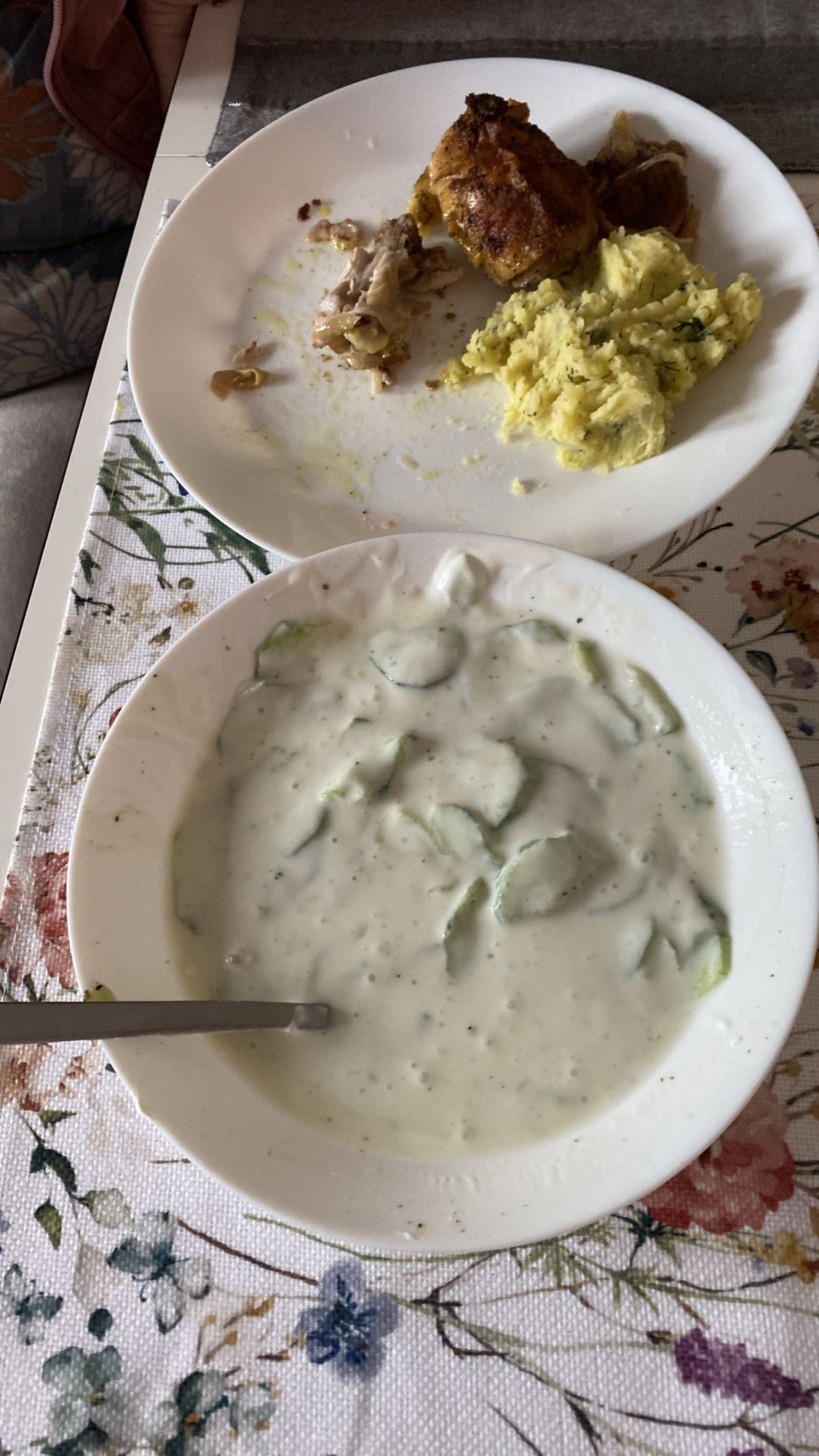 Kurczak z puree i tzatziki