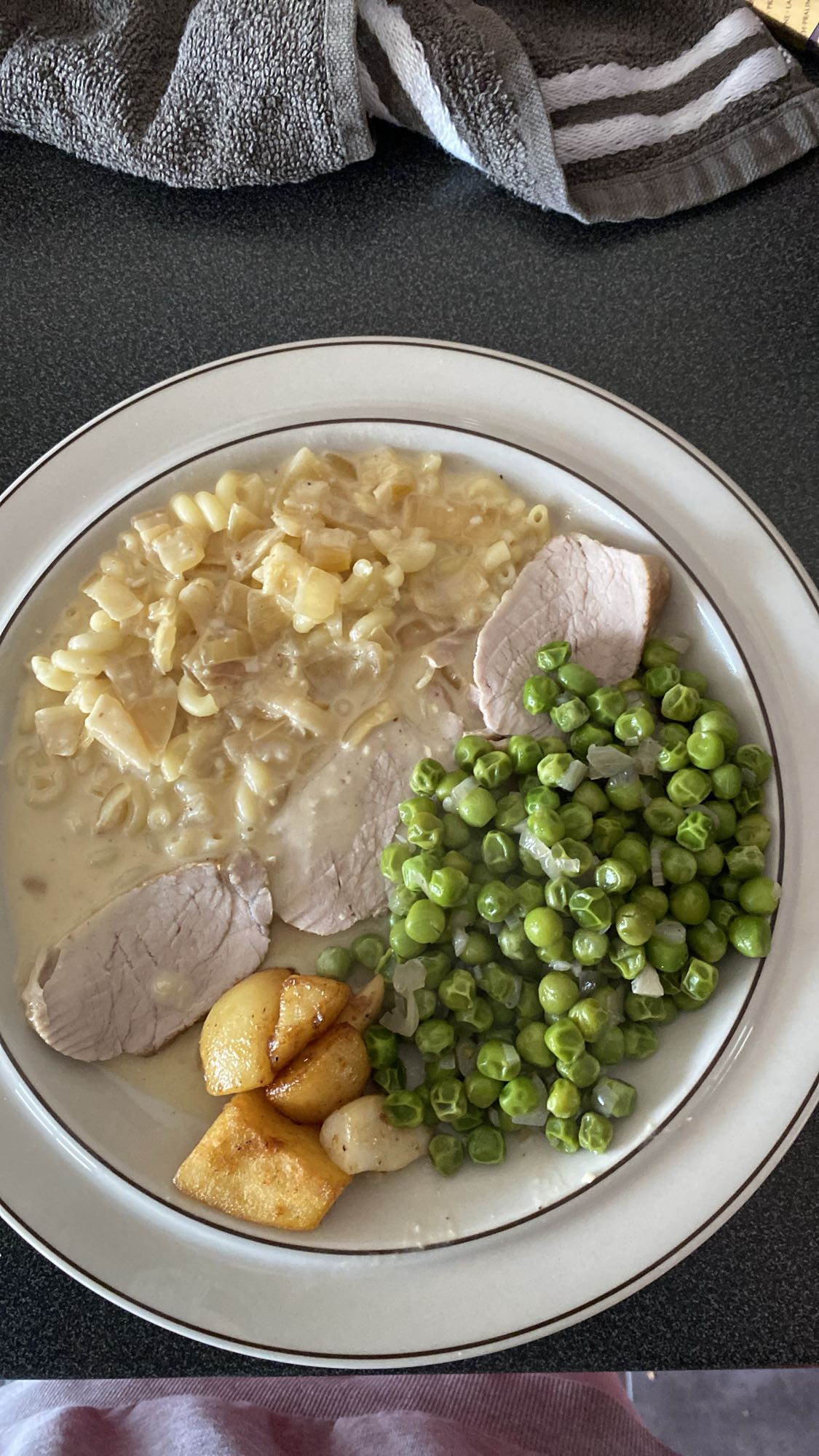 Assiette de porc et légumes