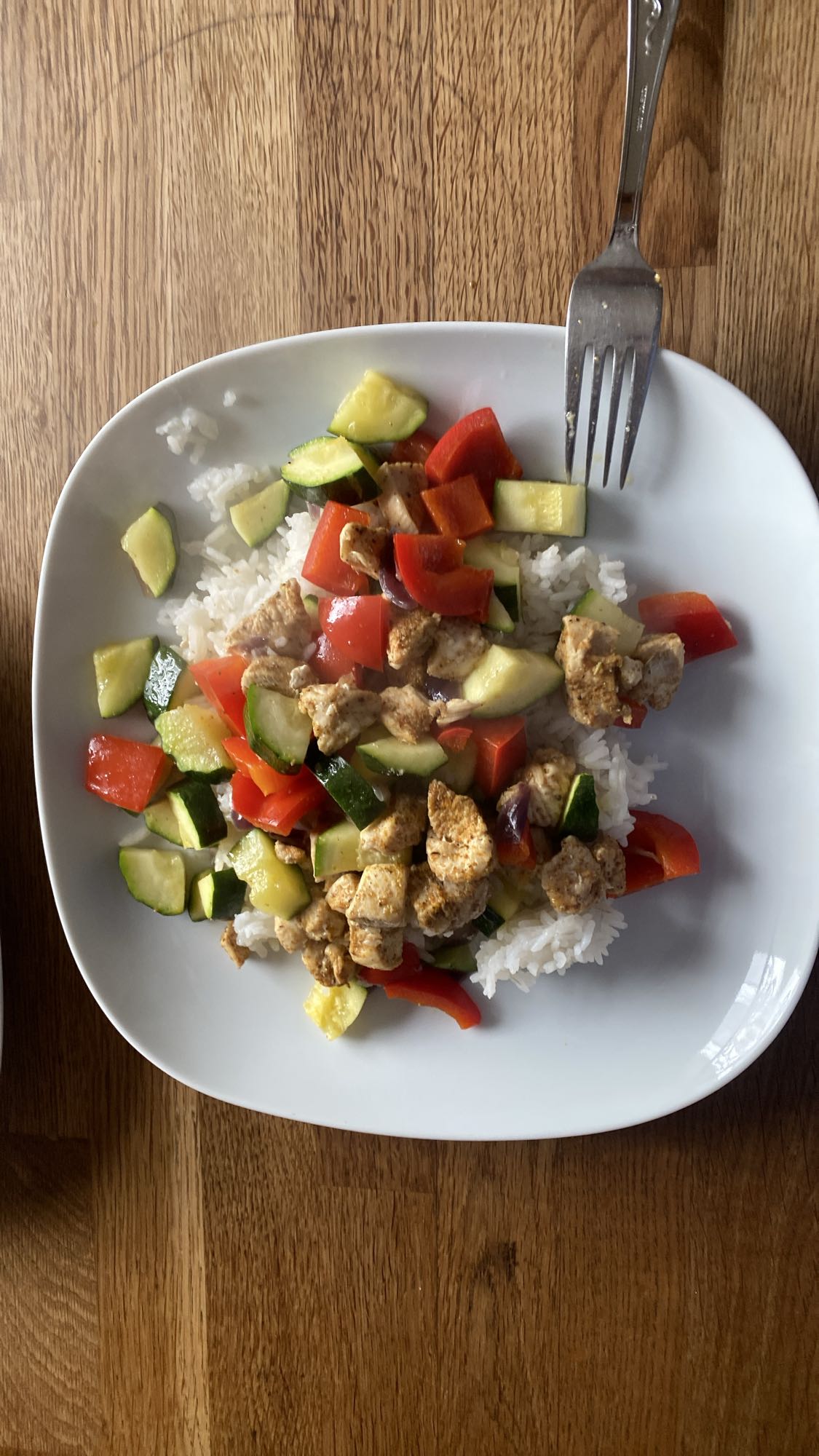 Kurczak z warzywami i ryżem