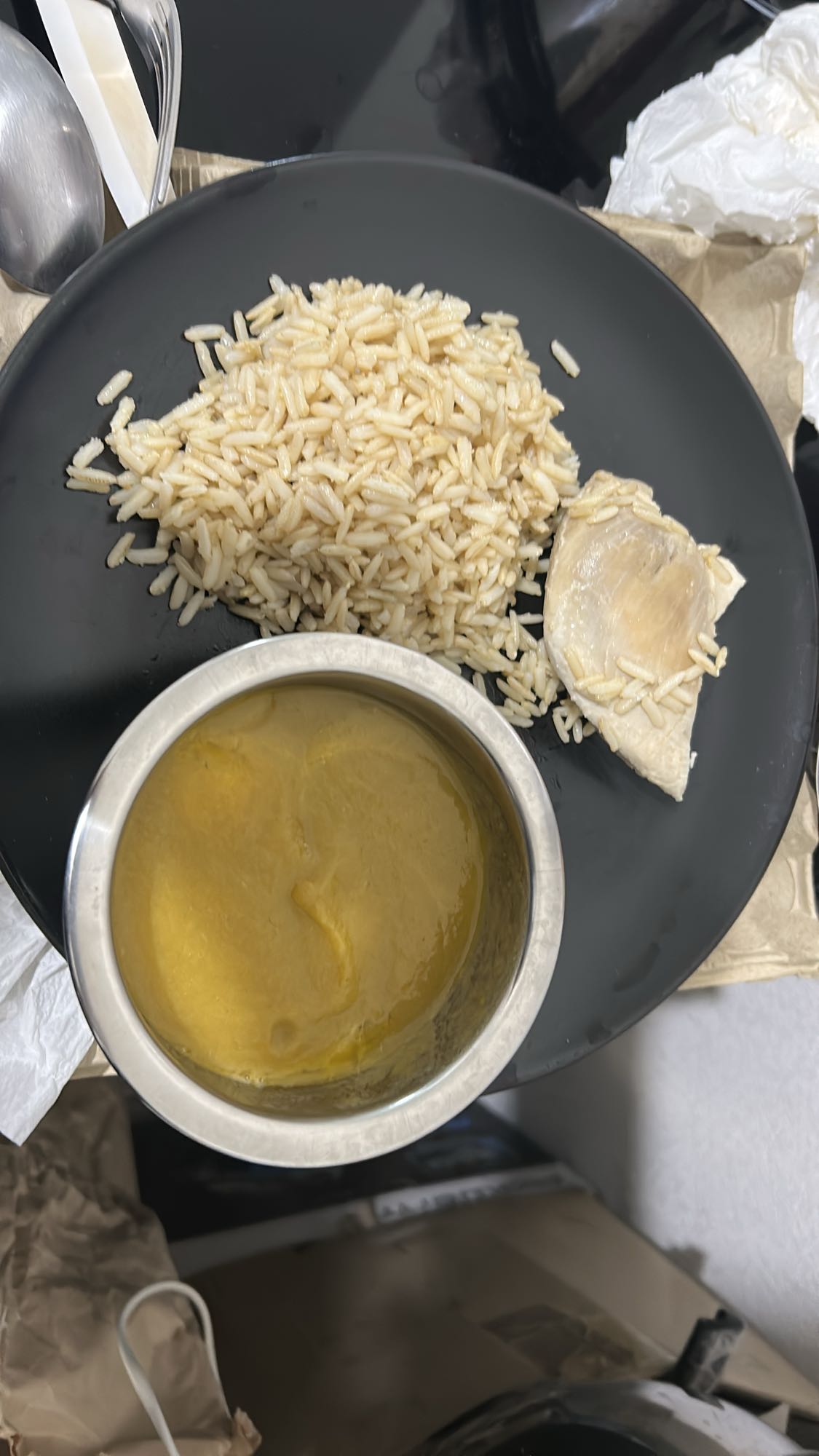 Riz avec poulet et soupe