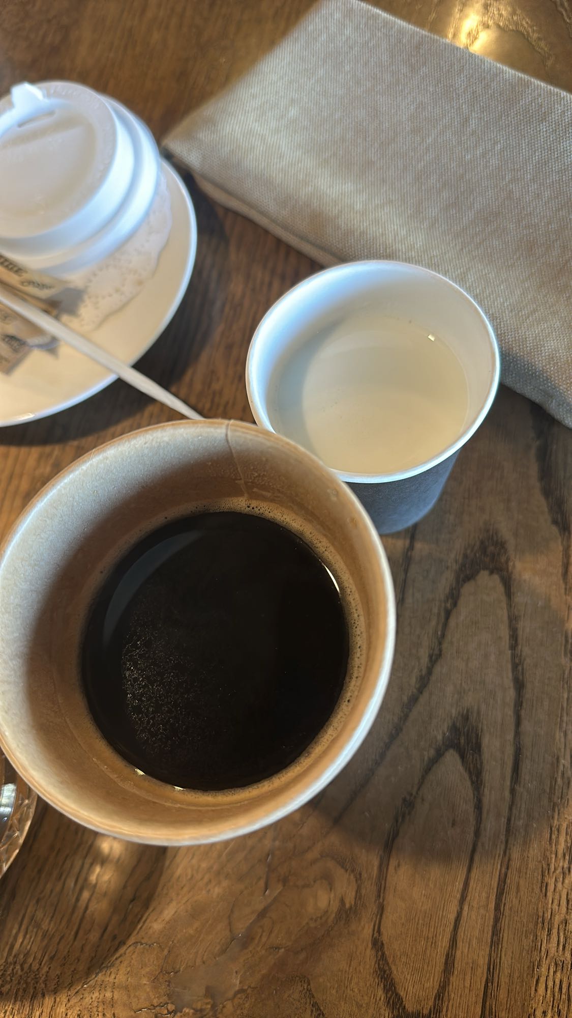 Чёрный кофе и вода