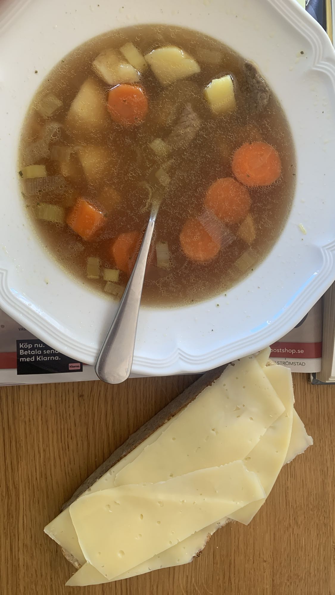 Köttsoppa med smörgås