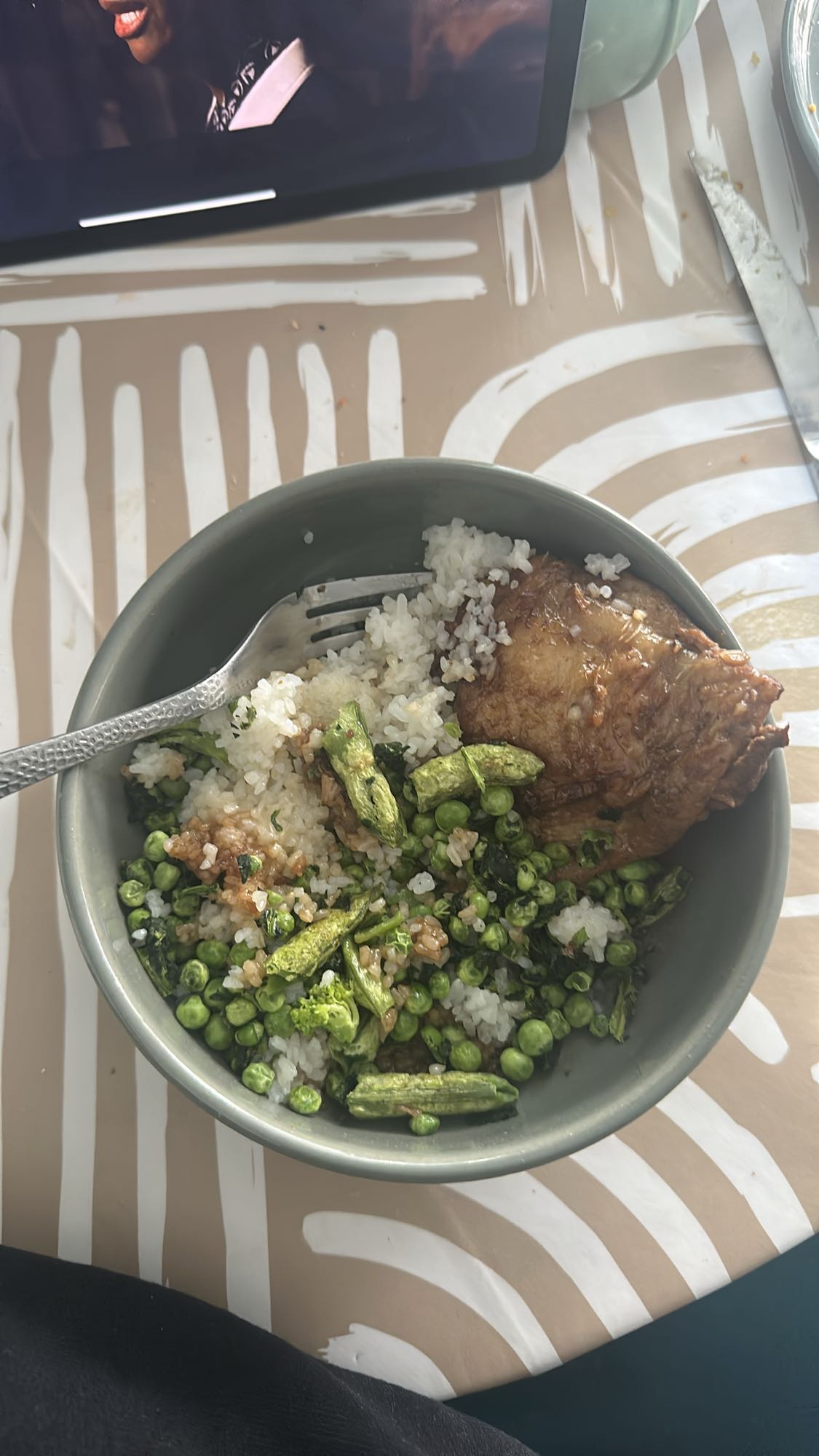 Poulet avec riz et légumes