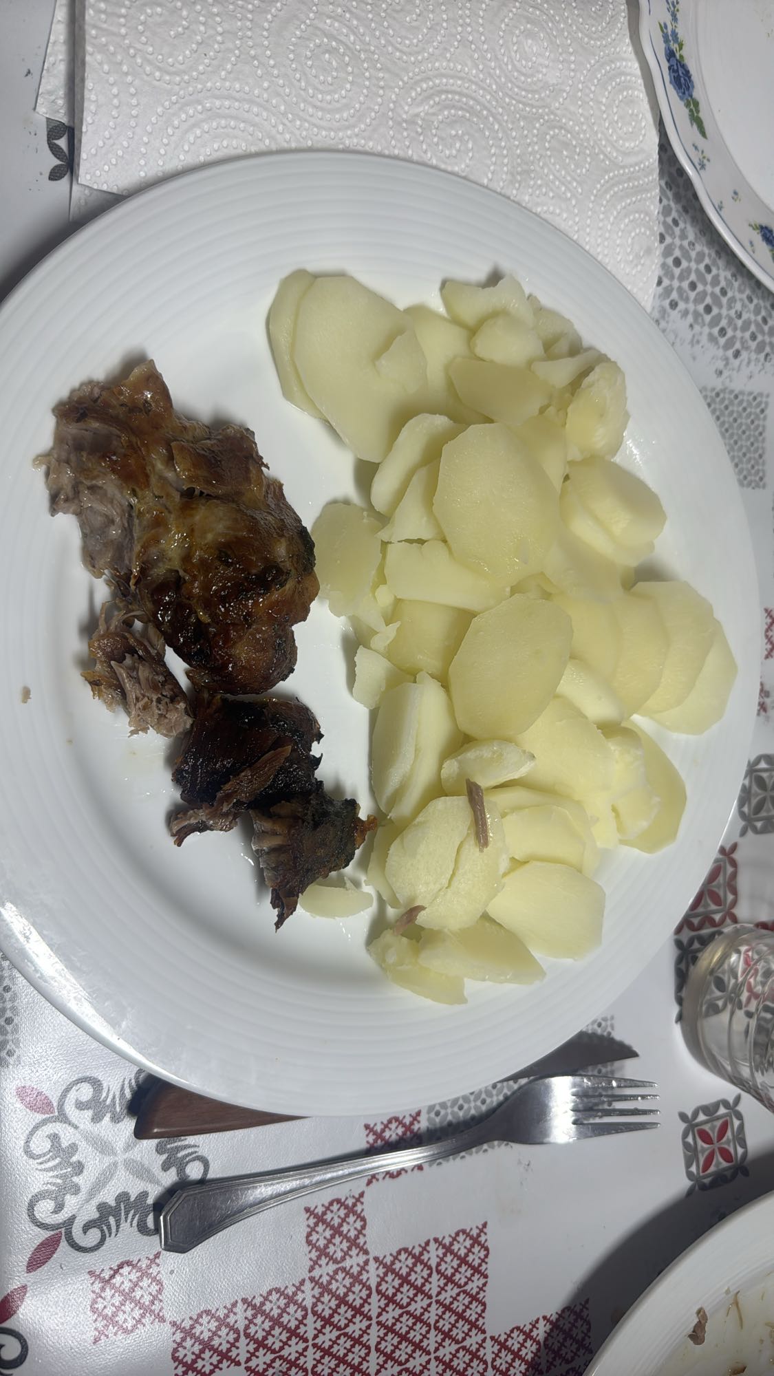 Cordero asado con patatas